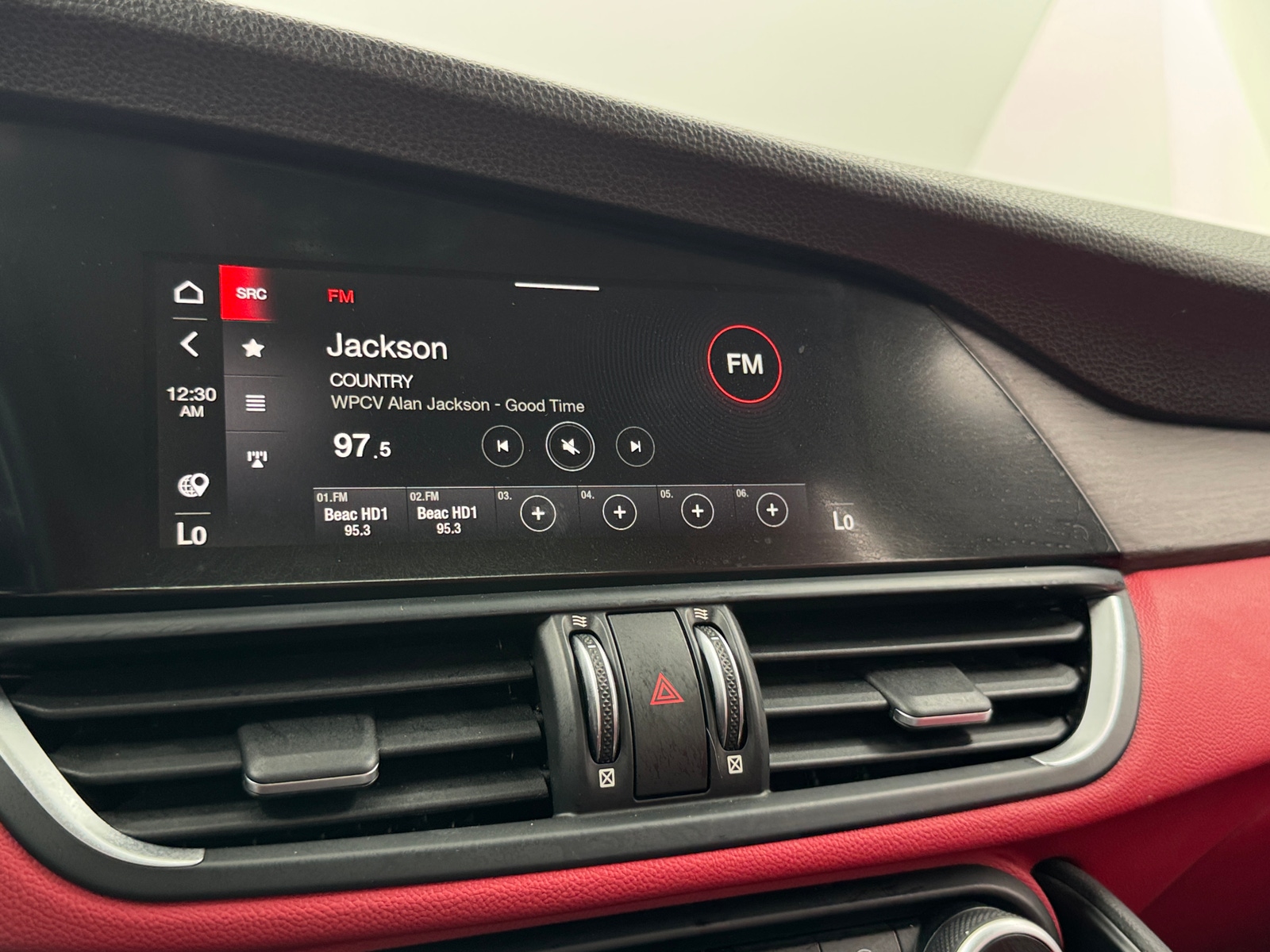 Thumbnail: 2021 Alfa Romeo Giulia - 3