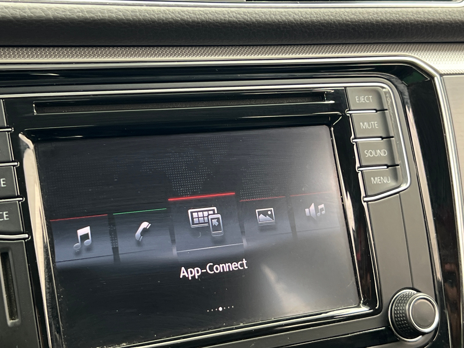 Thumbnail: 2017 Volkswagen Passat - 3