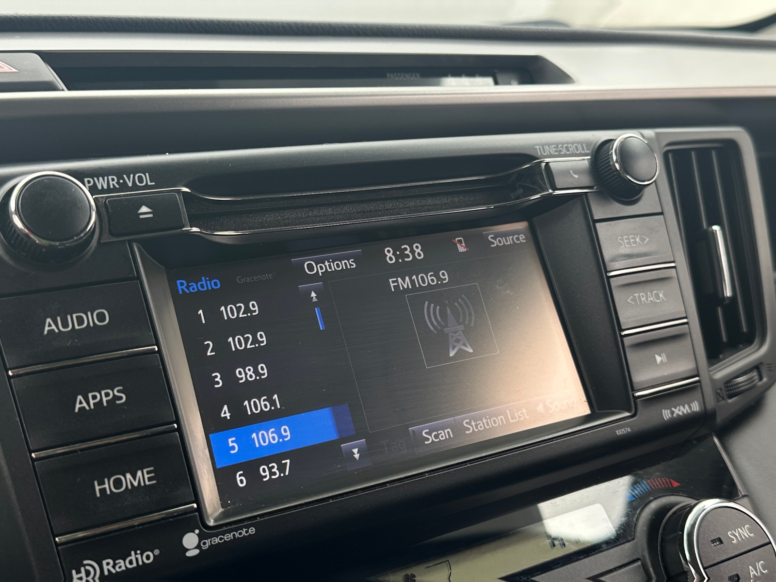 Thumbnail: 2018 Toyota RAV4 - 4