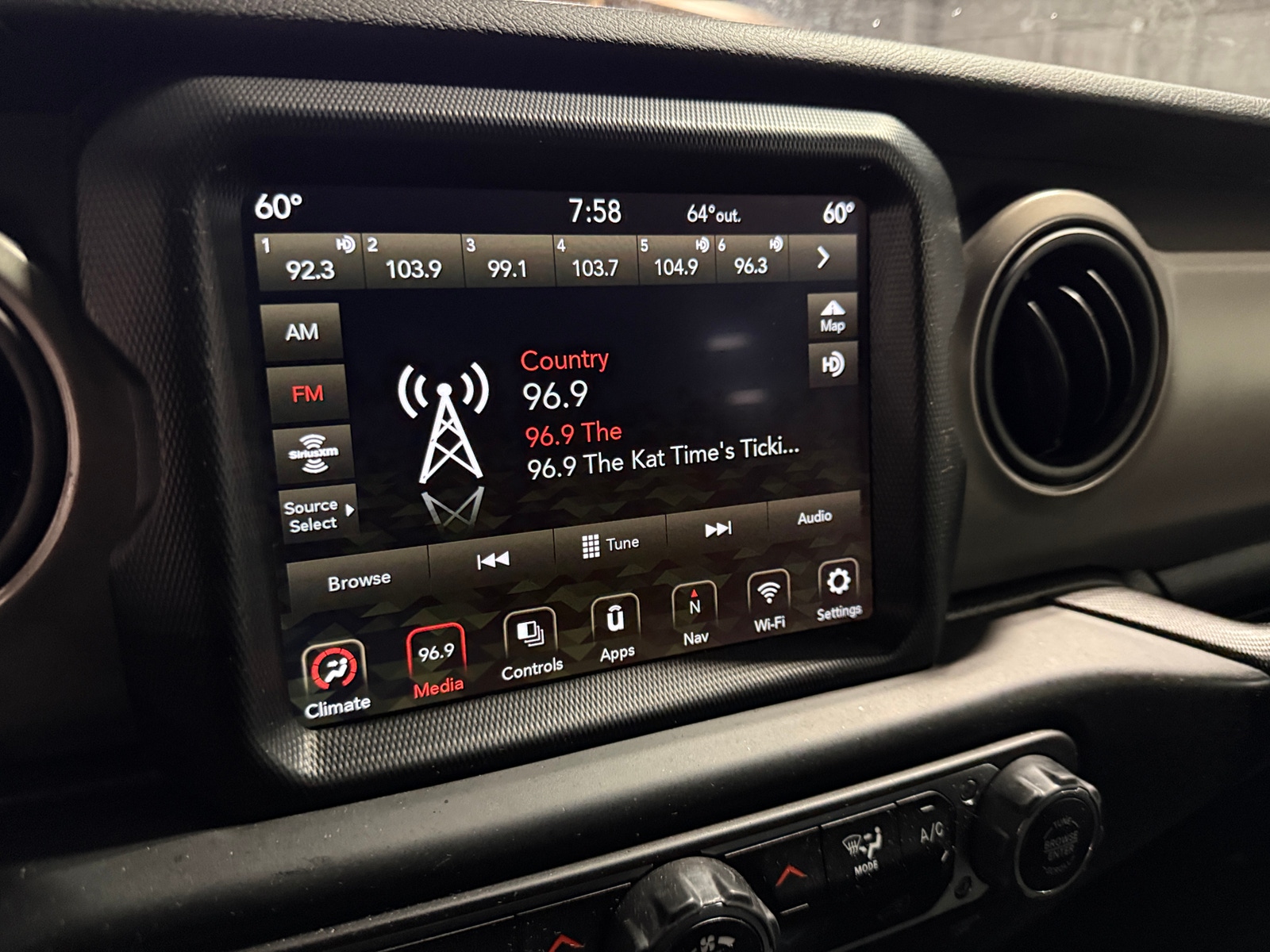 Thumbnail: 2021 Jeep Gladiator - 4