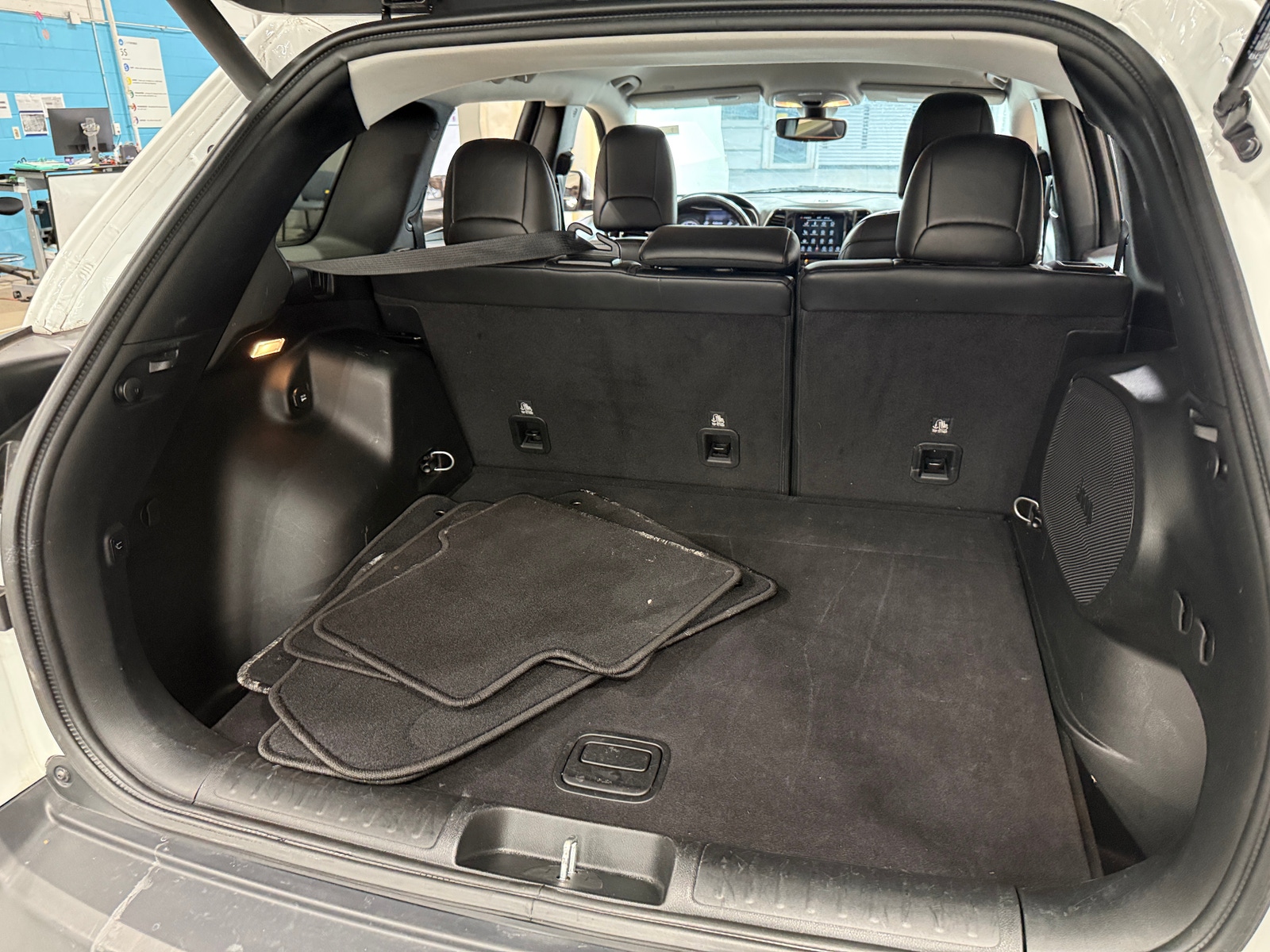 Thumbnail: 2020 Jeep Cherokee - 6