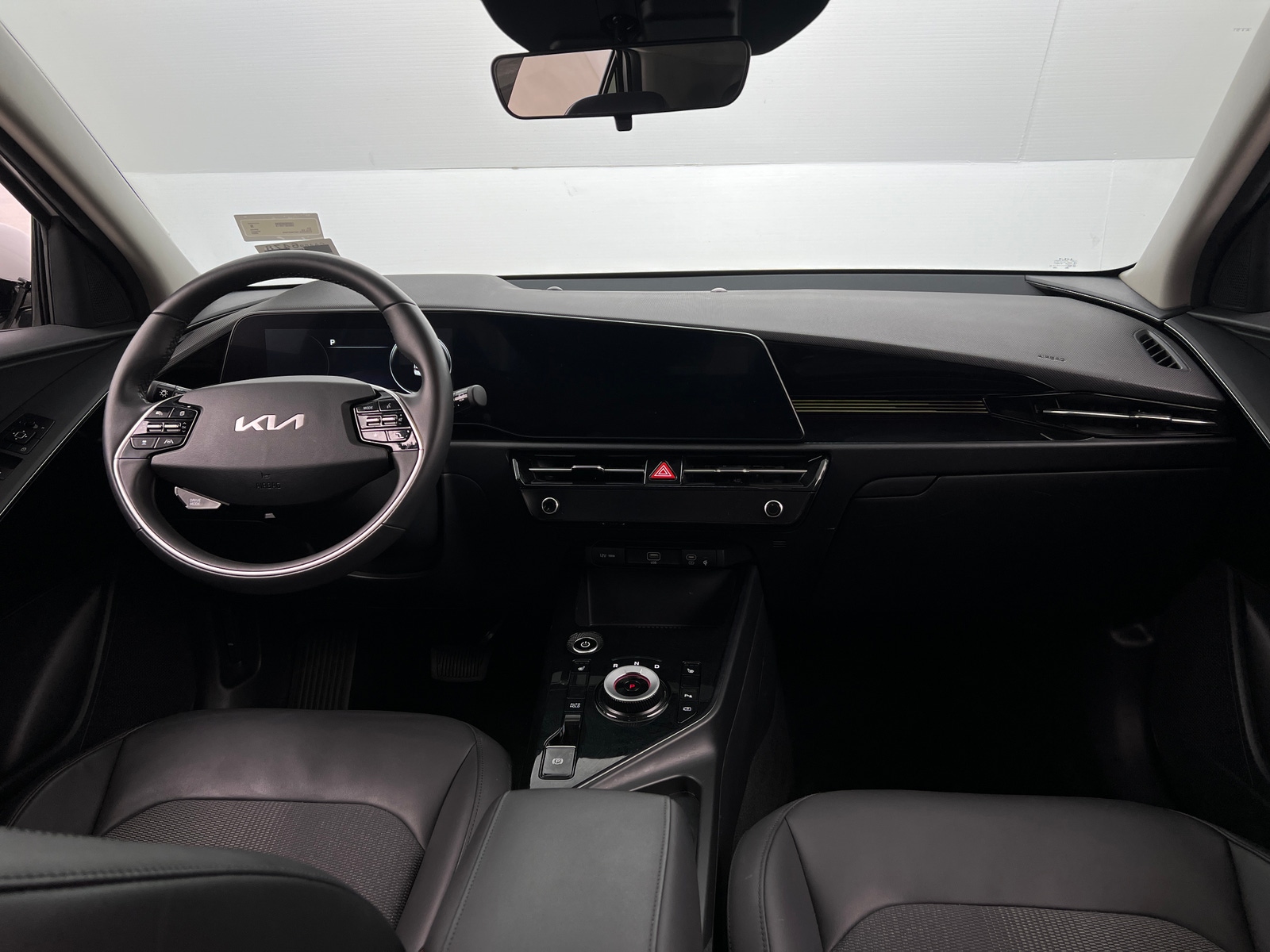 Thumbnail: 2023 Kia Niro - 3