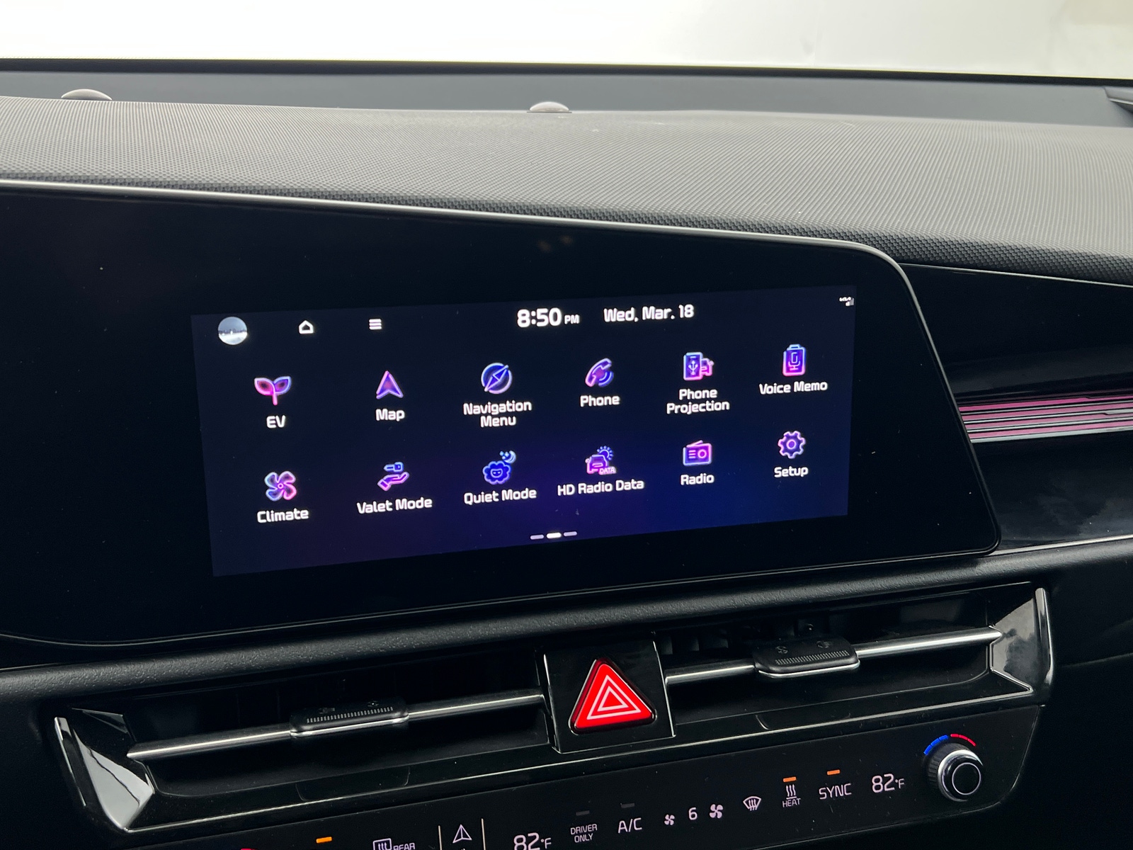 Thumbnail: 2023 Kia Niro - 4