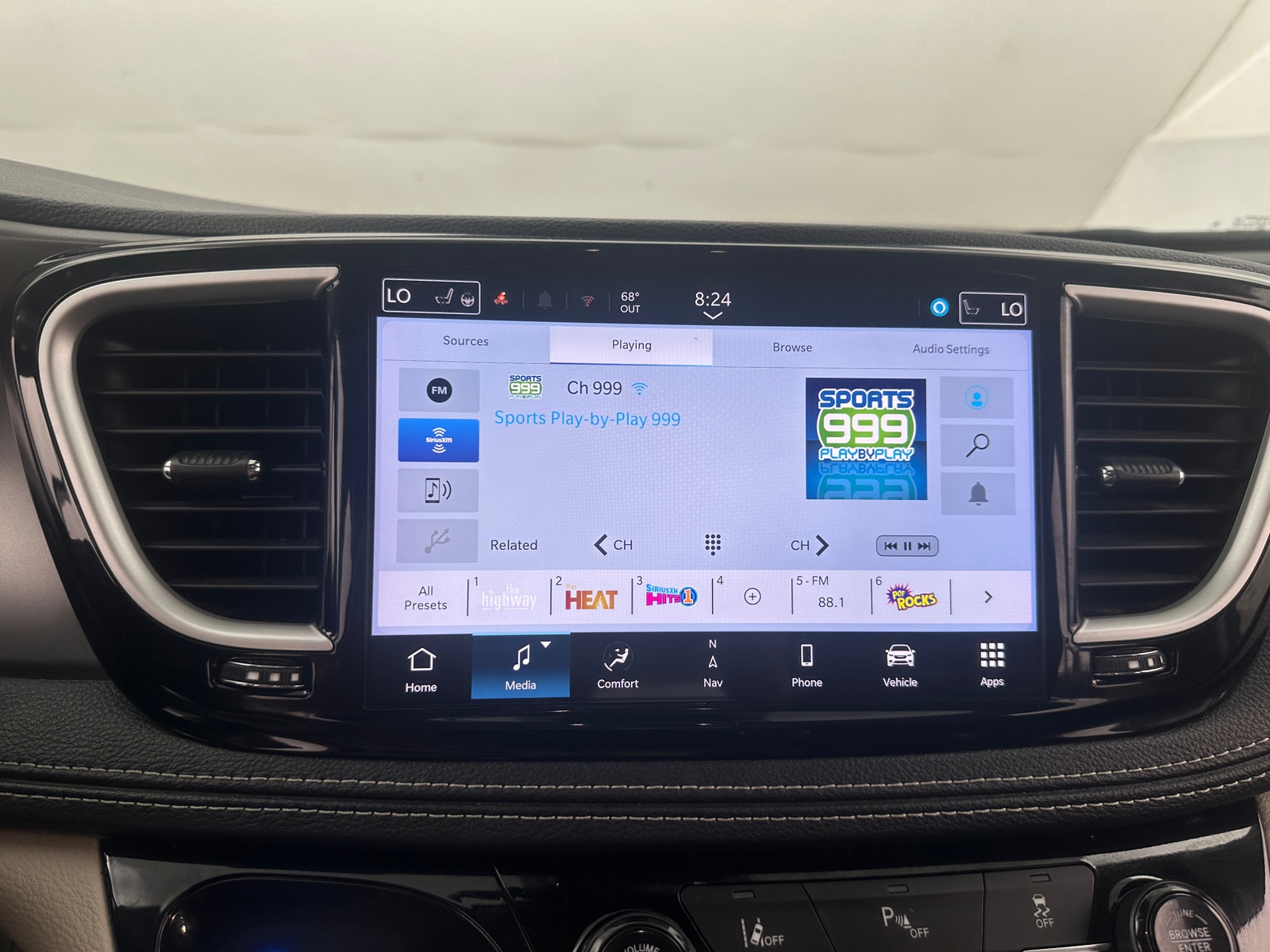 Thumbnail: 2024 Chrysler Pacifica - 3