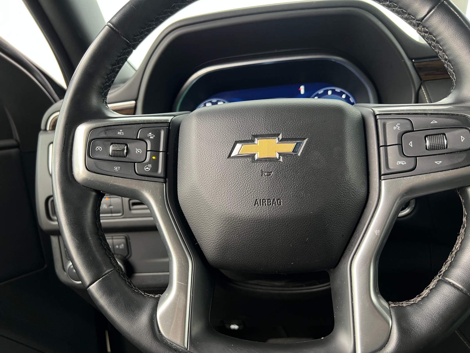 Thumbnail: 2023 Chevrolet Suburban - 4