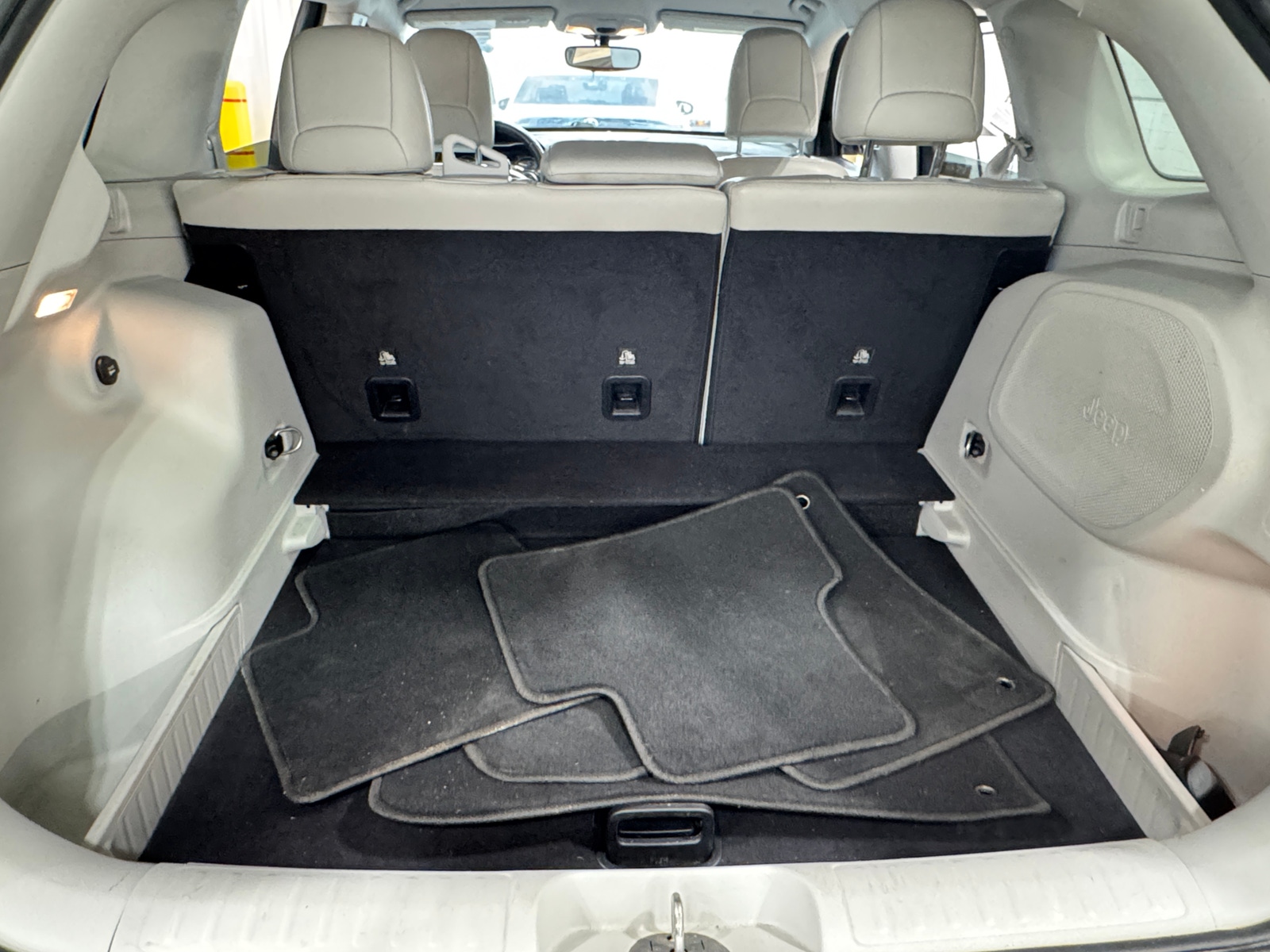 Thumbnail: 2020 Jeep Cherokee - 6