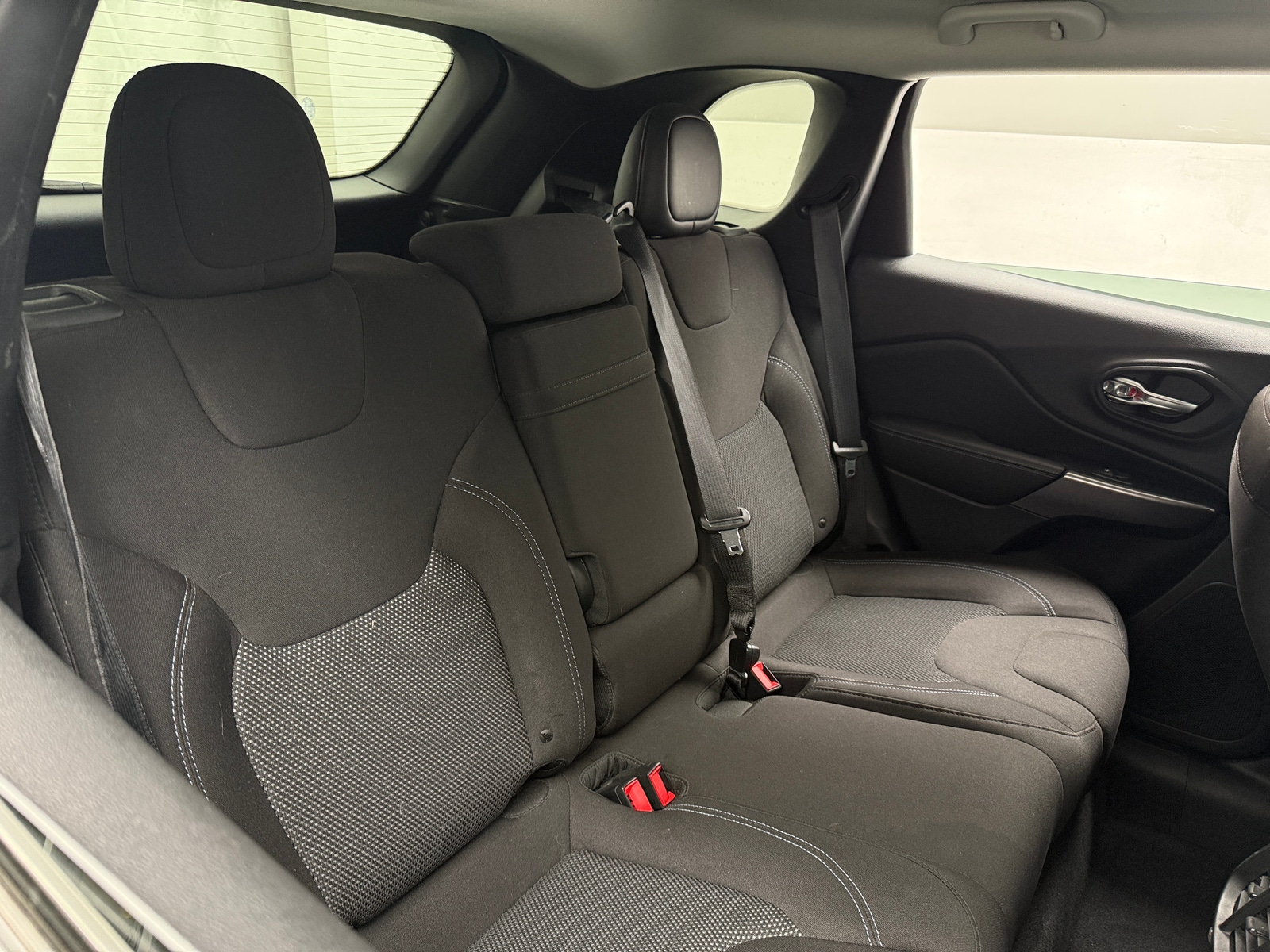 Thumbnail: 2019 Jeep Cherokee - 6