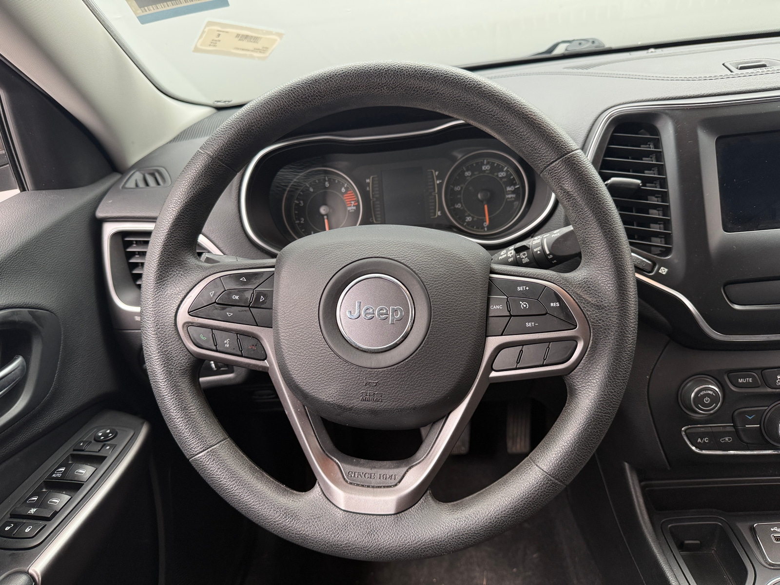 Thumbnail: 2019 Jeep Cherokee - 5