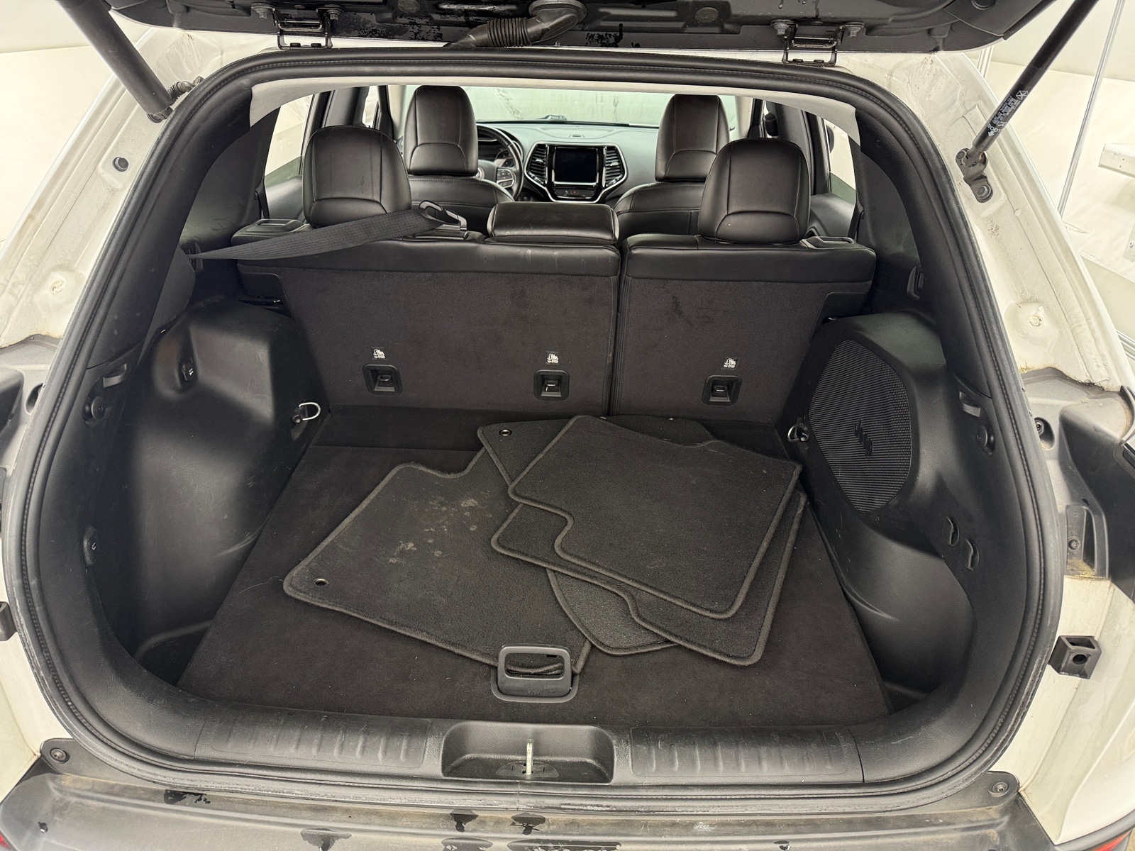 Thumbnail: 2020 Jeep Cherokee - 6