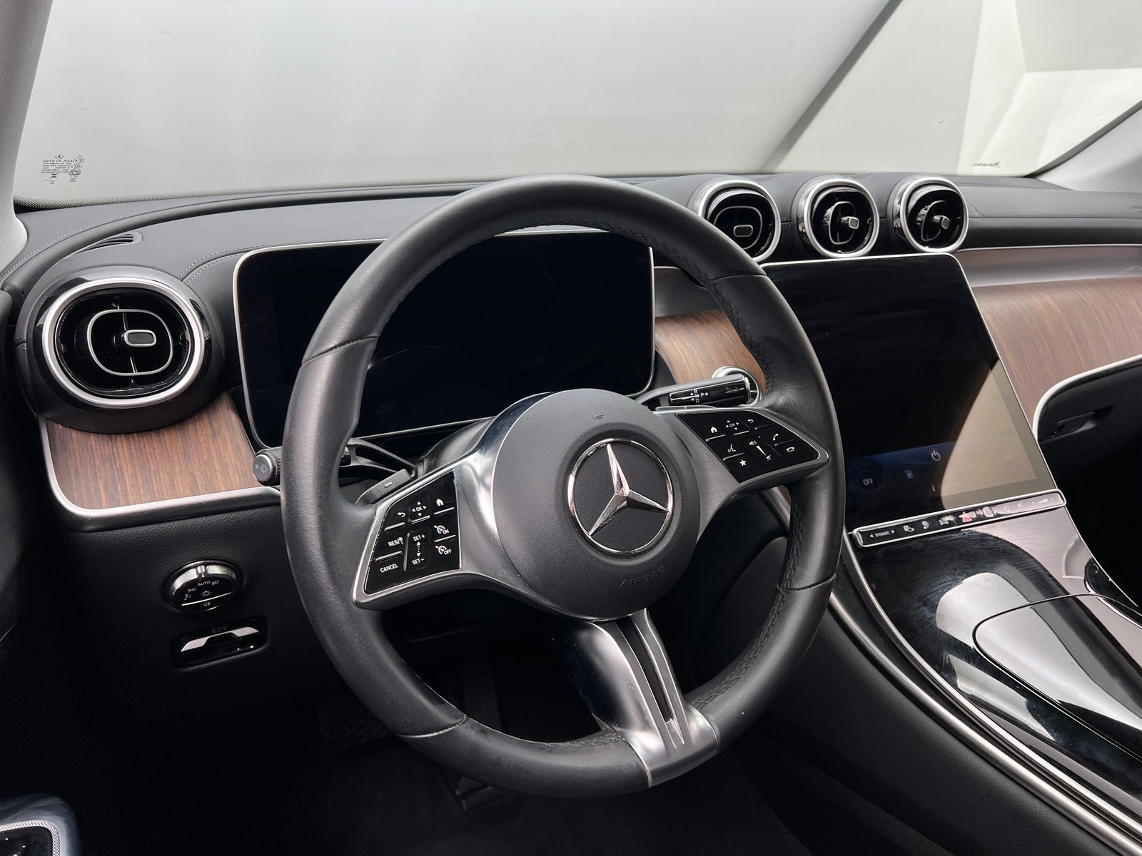 Thumbnail: 2025 Mercedes-Benz GLC - 4