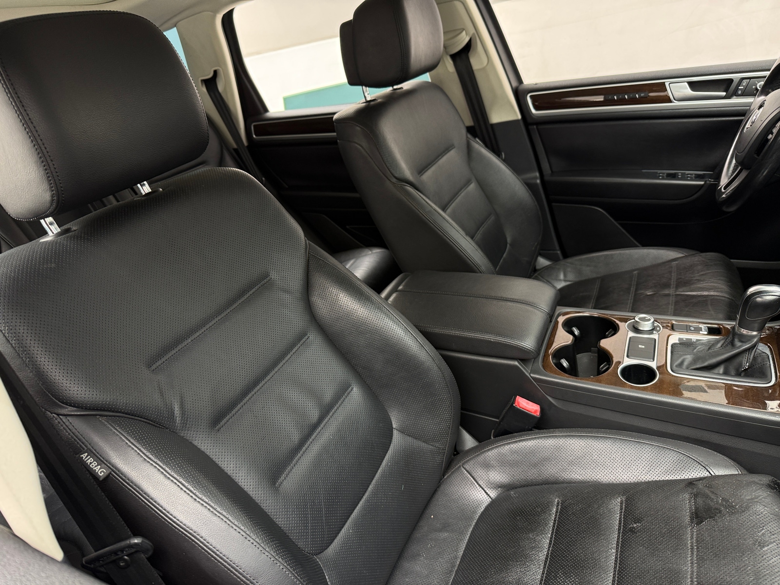 Thumbnail: 2016 Volkswagen Touareg - 2