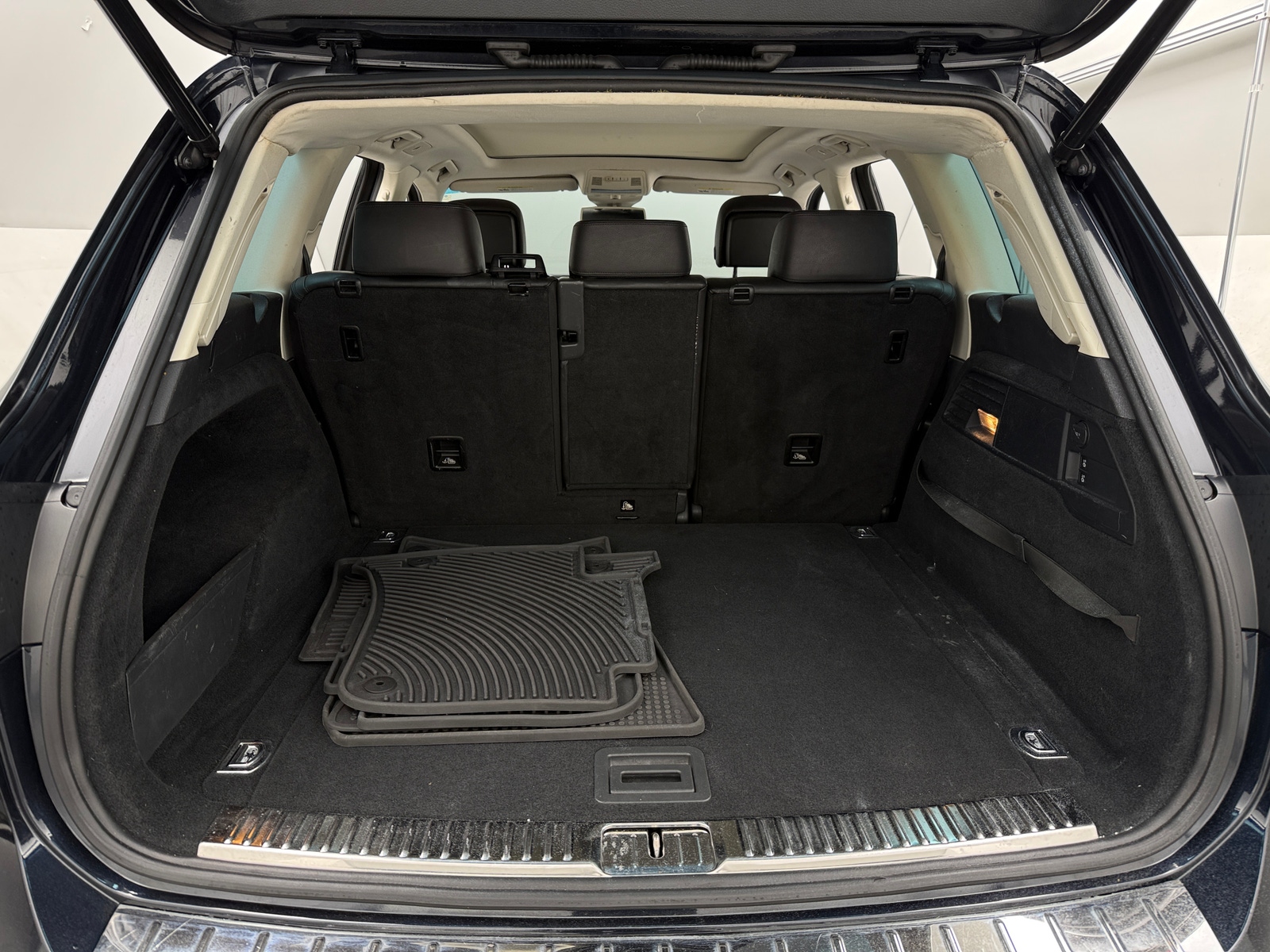 Thumbnail: 2016 Volkswagen Touareg - 7