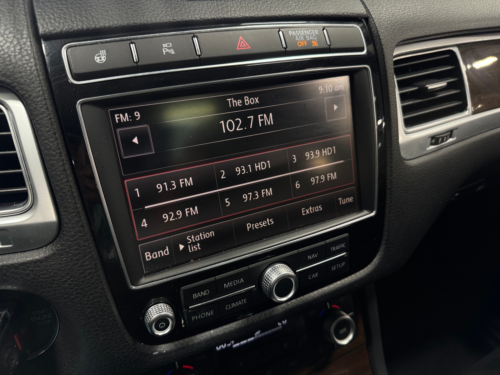 Thumbnail: 2016 Volkswagen Touareg - 4