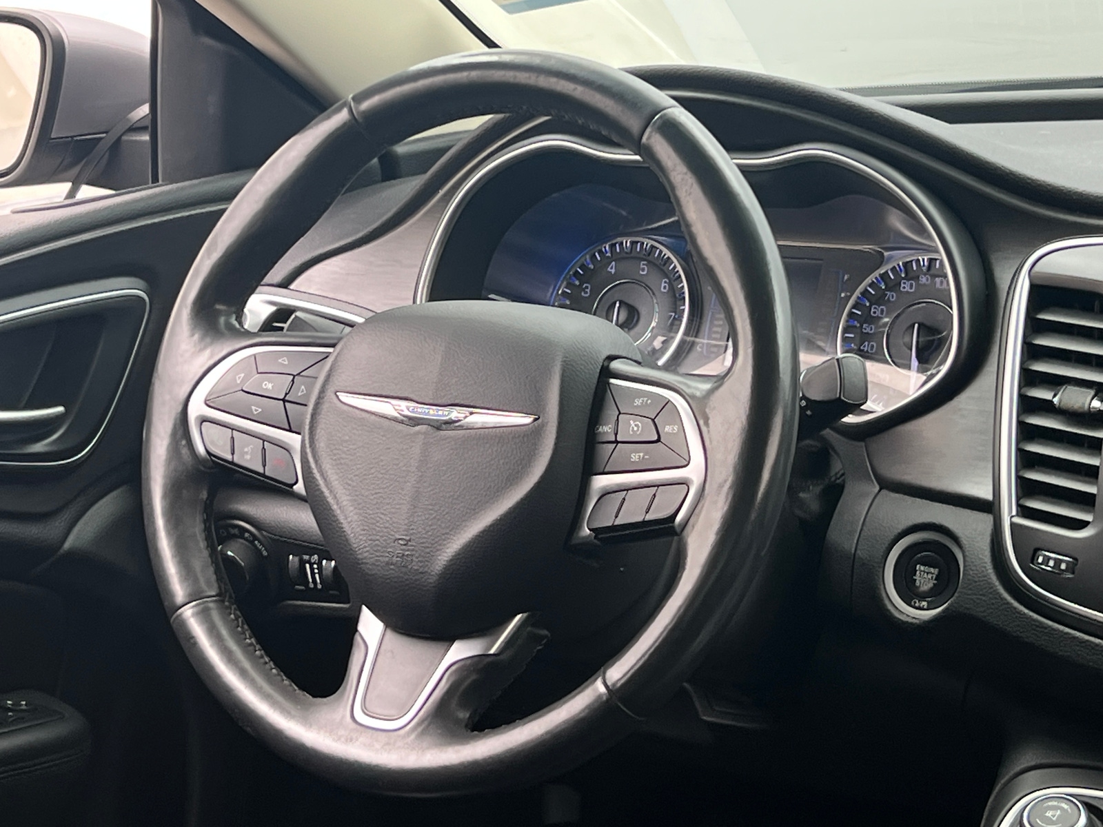 Thumbnail: 2017 Chrysler 200 - 4