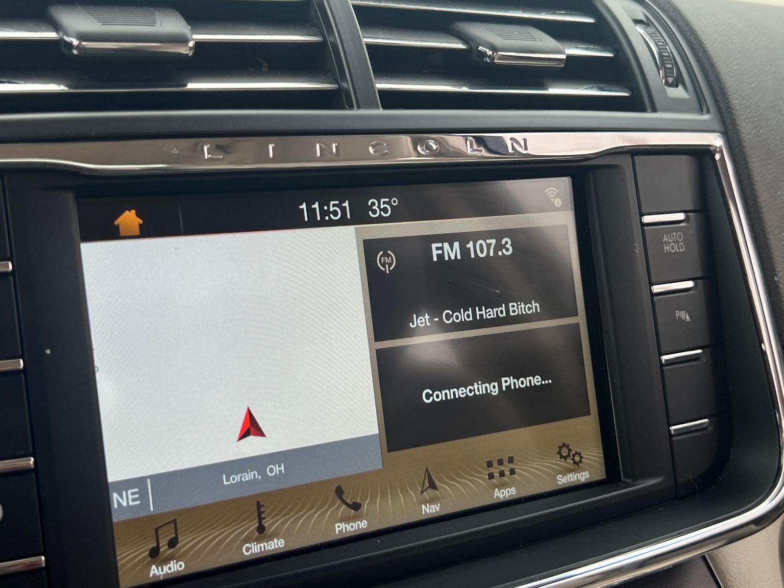 Thumbnail: 2018 Lincoln Continental - 3