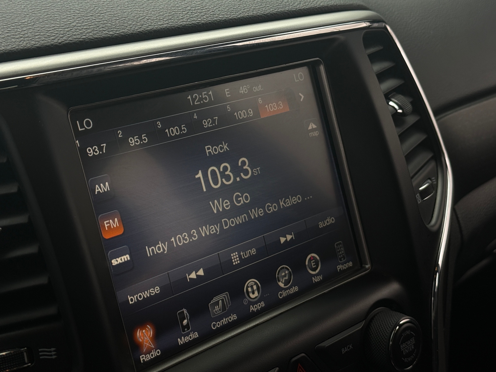 Thumbnail: 2017 Jeep Grand Cherokee - 3