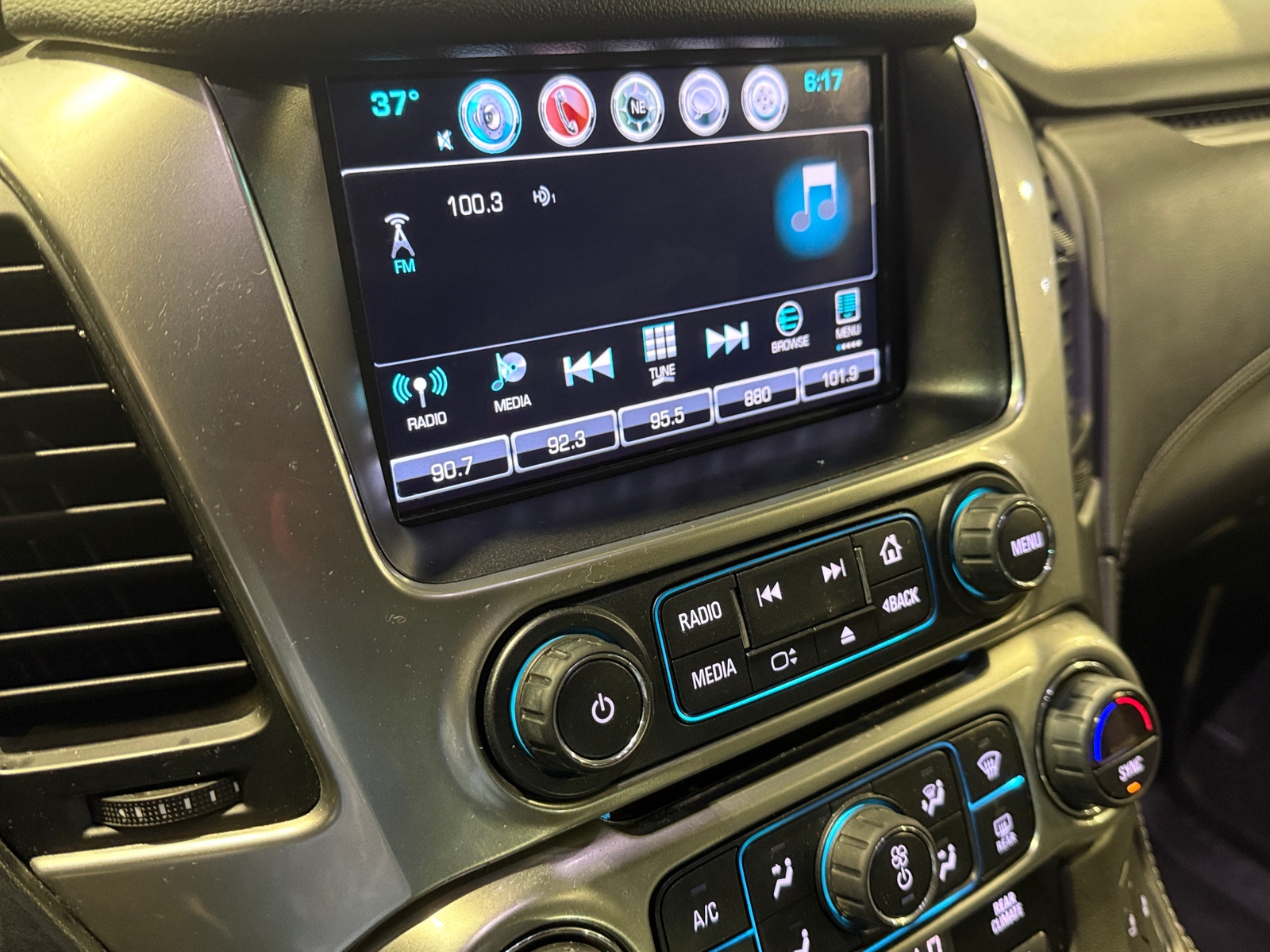 Thumbnail: 2019 Chevrolet Suburban - 3