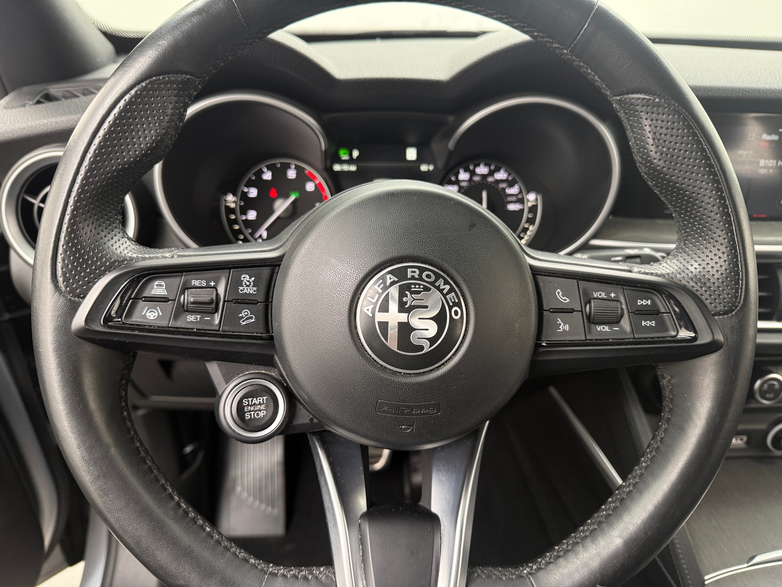 Thumbnail: 2022 Alfa Romeo Stelvio - 4