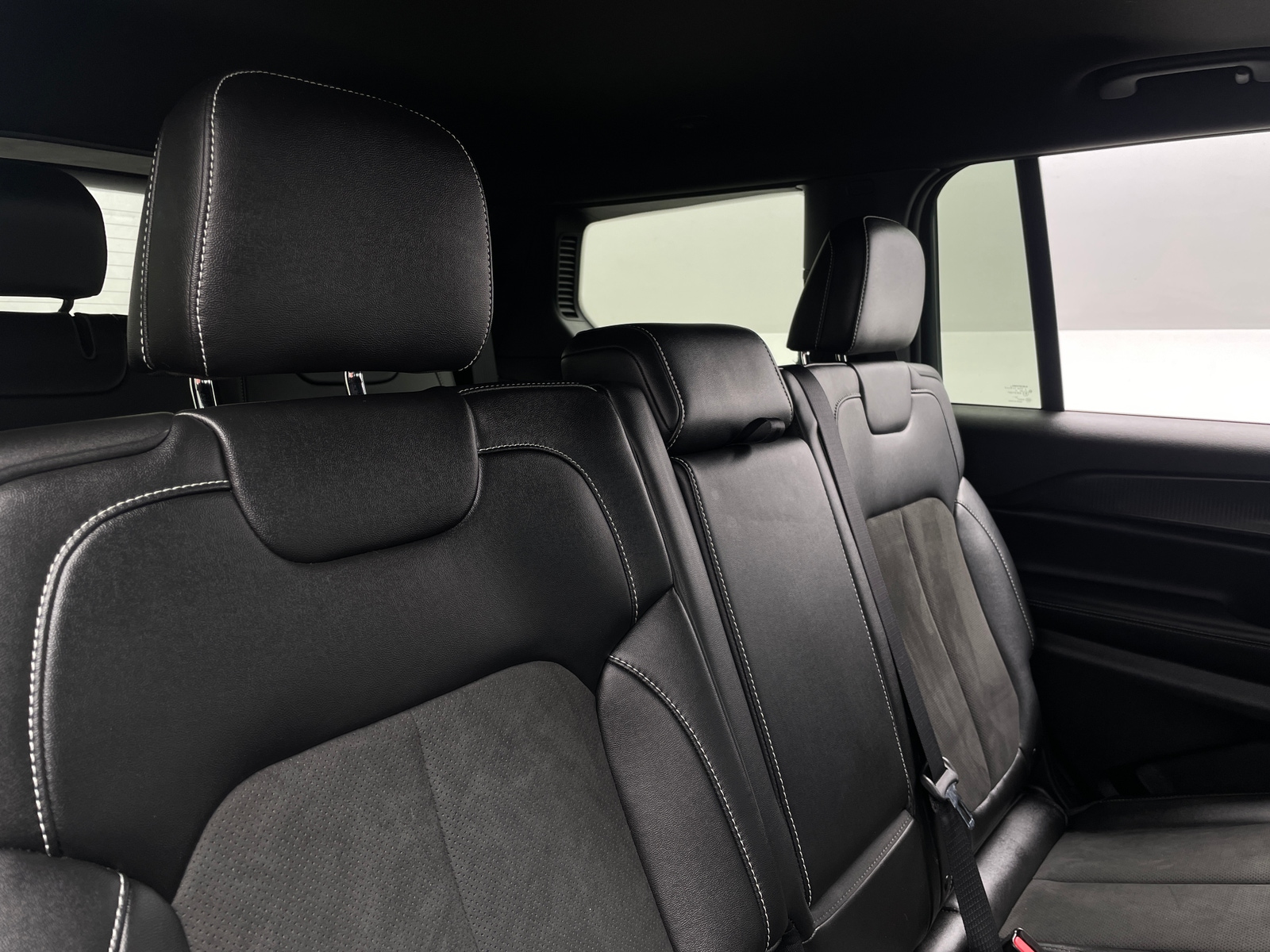 Thumbnail: 2023 Jeep Grand Cherokee L - 5