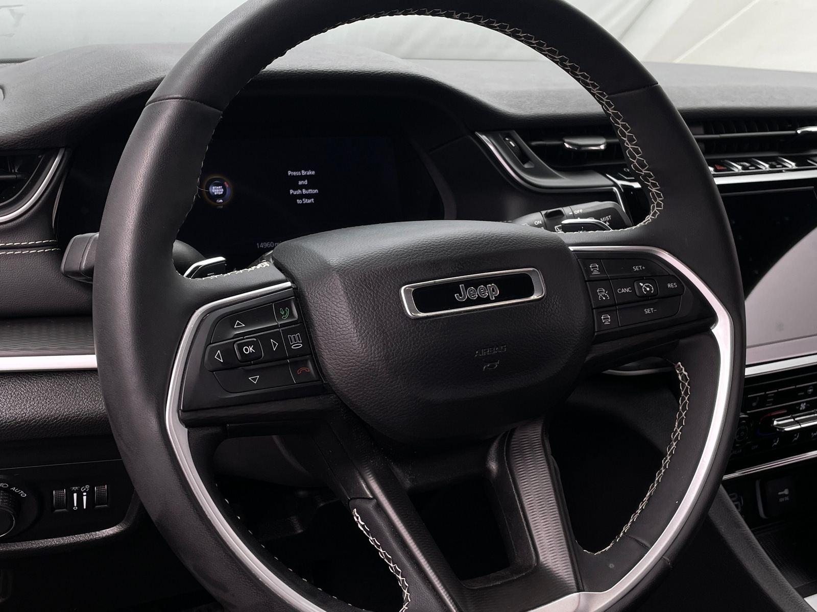 Thumbnail: 2023 Jeep Grand Cherokee L - 4