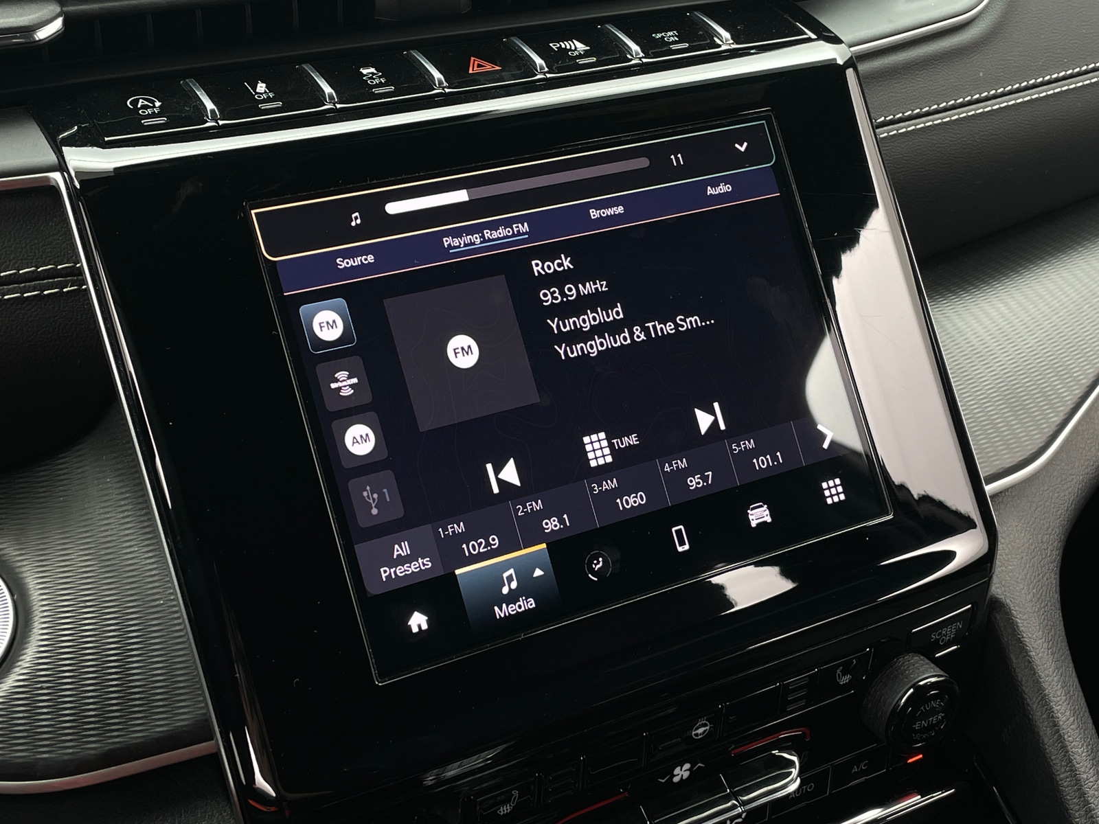 Thumbnail: 2023 Jeep Grand Cherokee L - 3