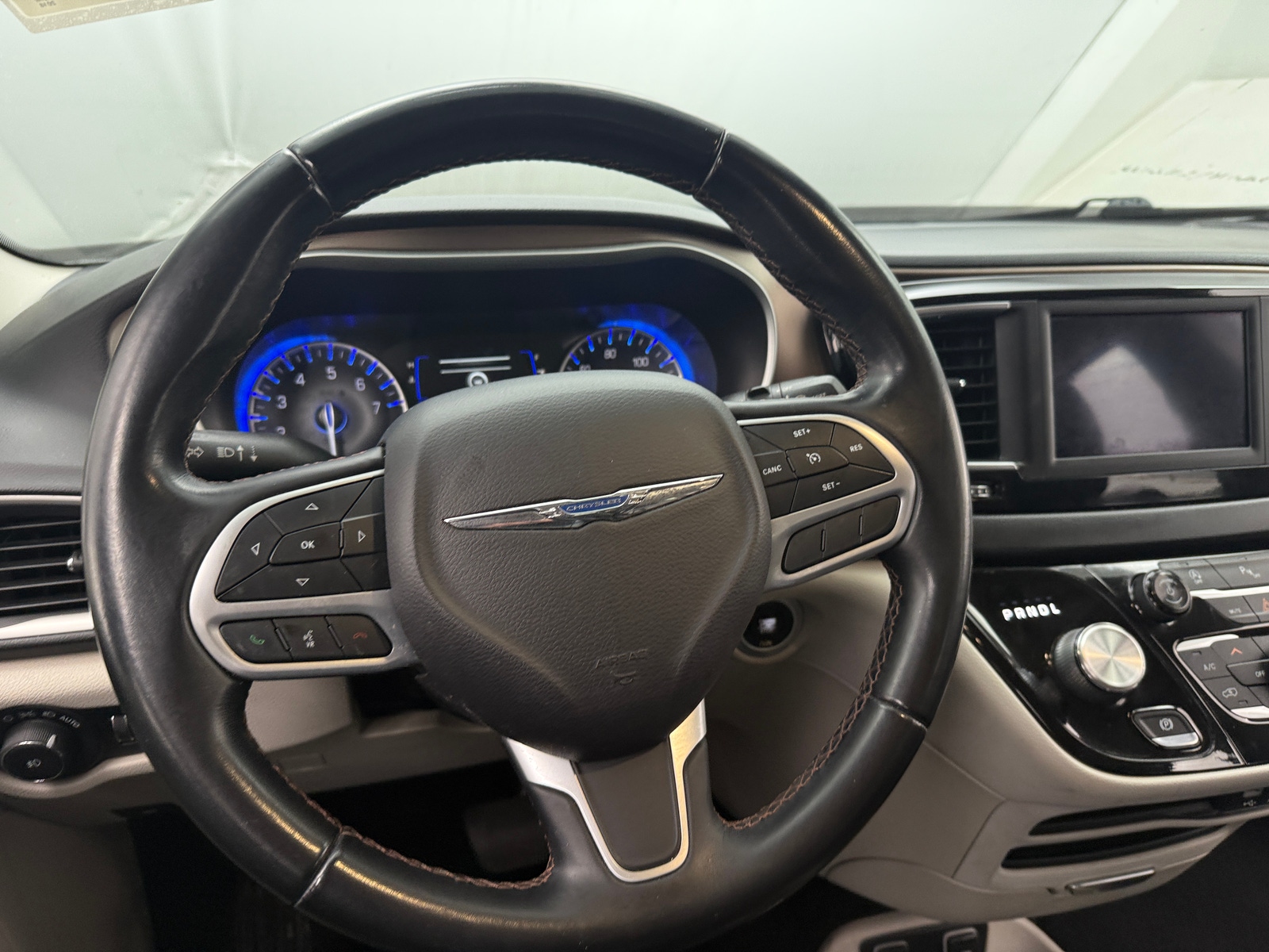 Thumbnail: 2018 Chrysler Pacifica - 4