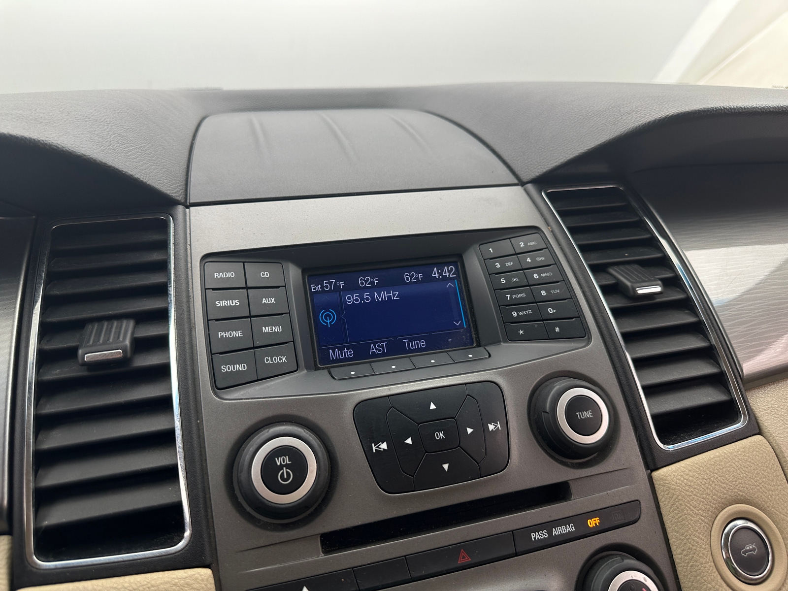 Thumbnail: 2014 Ford Taurus - 3