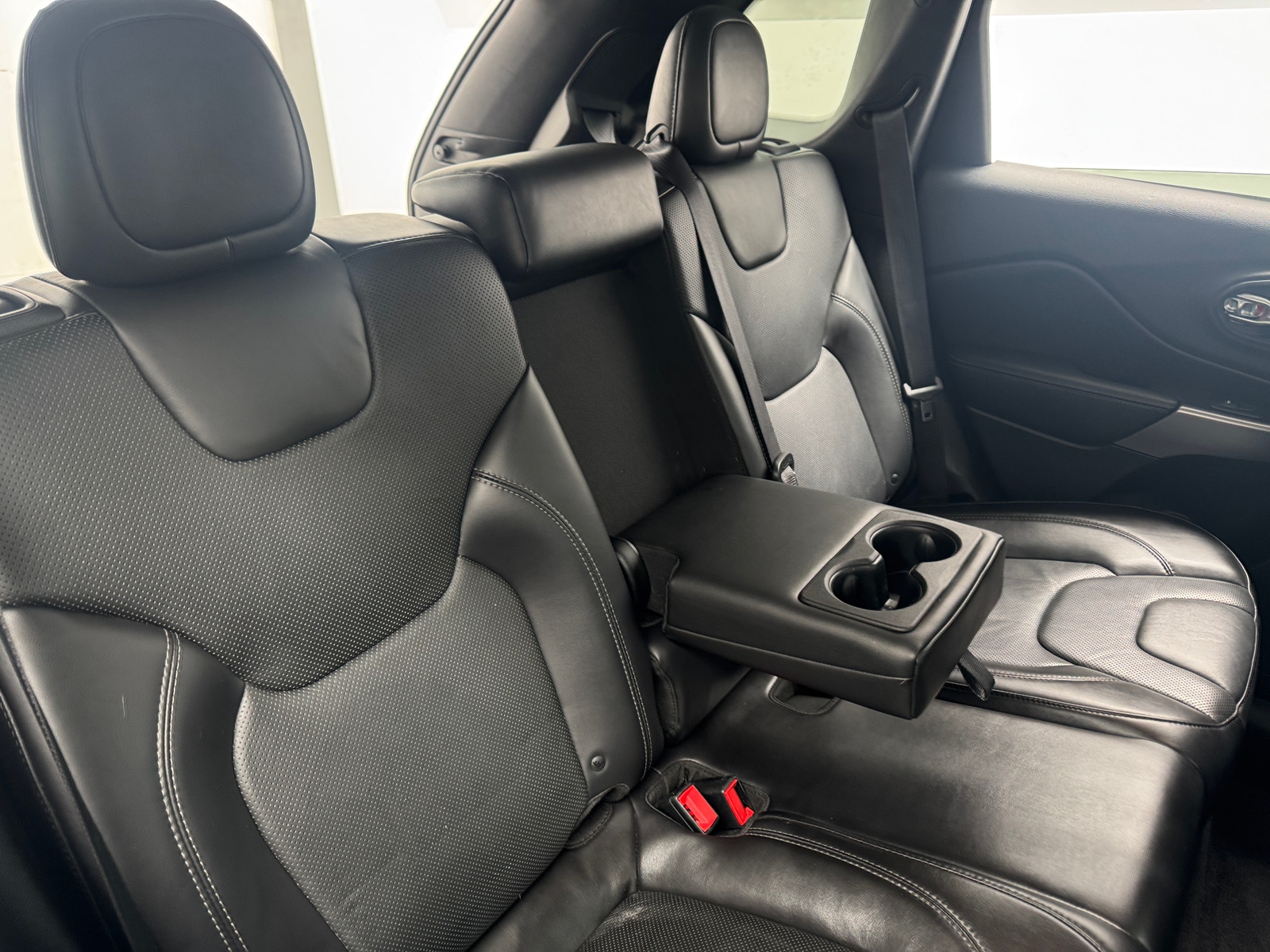 Thumbnail: 2019 Jeep Cherokee - 5