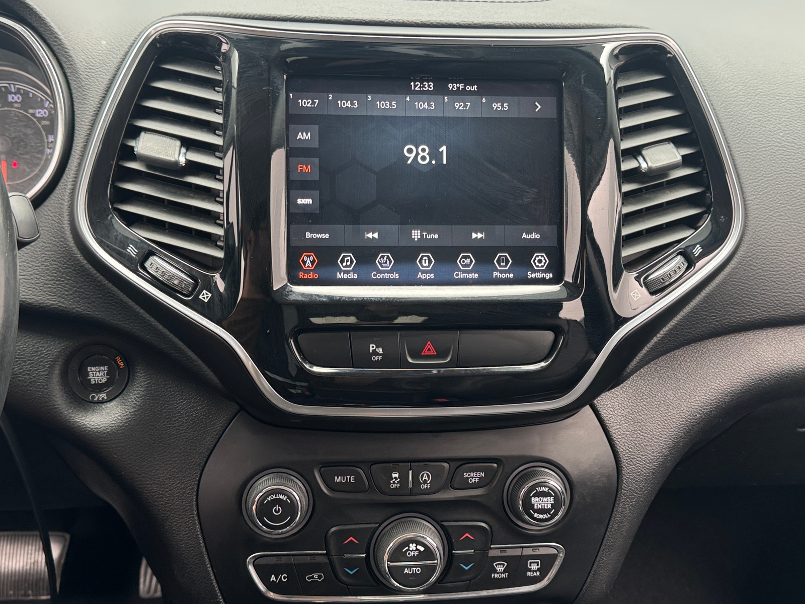 Thumbnail: 2019 Jeep Cherokee - 3