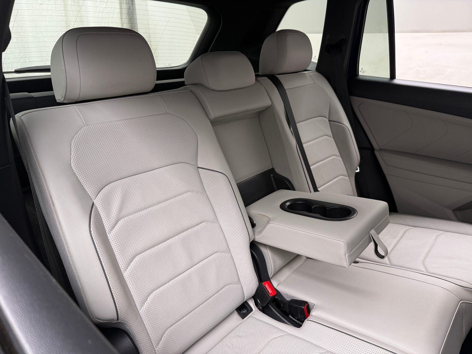 Thumbnail: 2022 Volkswagen Tiguan - 5