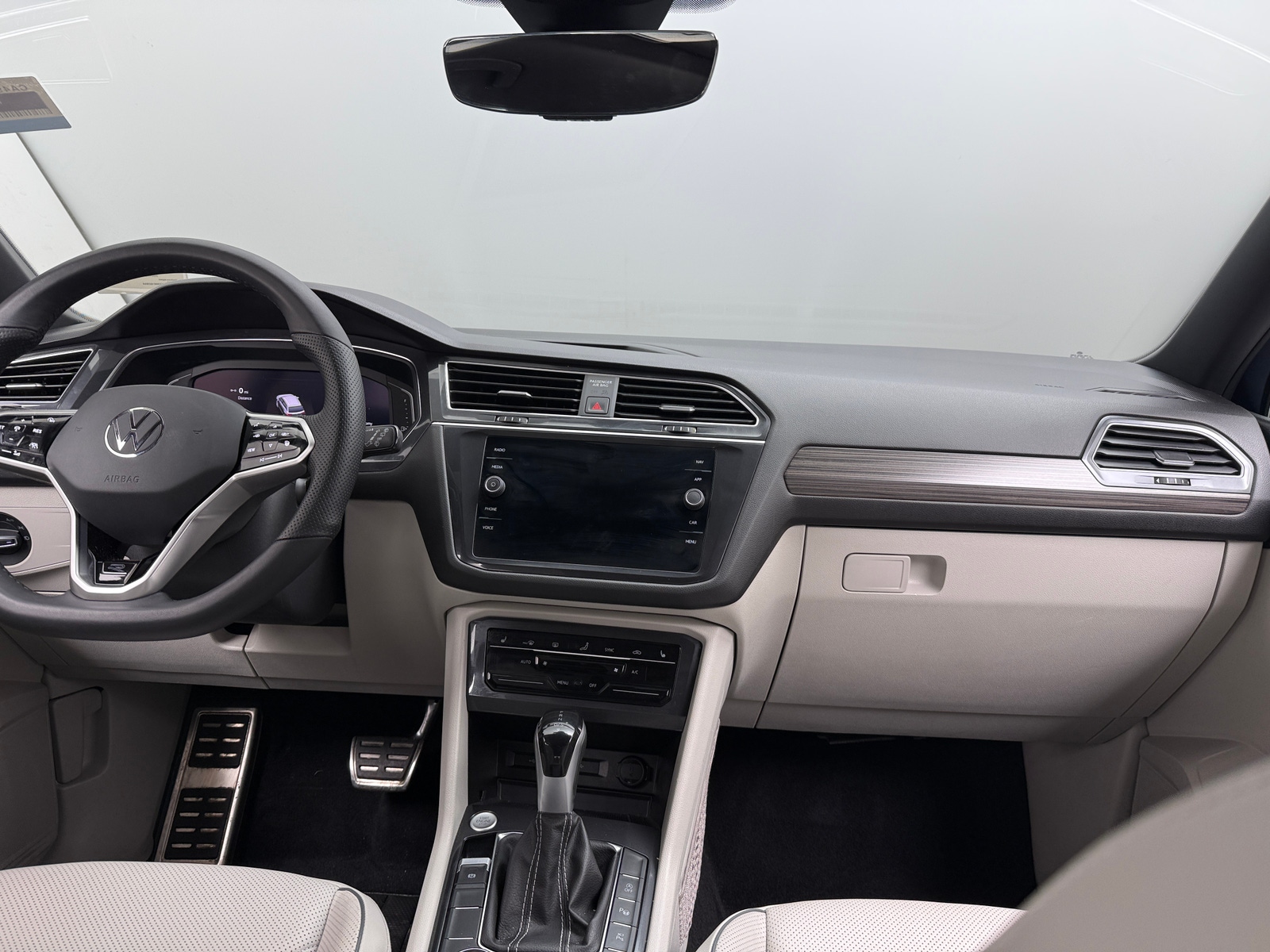 Thumbnail: 2022 Volkswagen Tiguan - 2