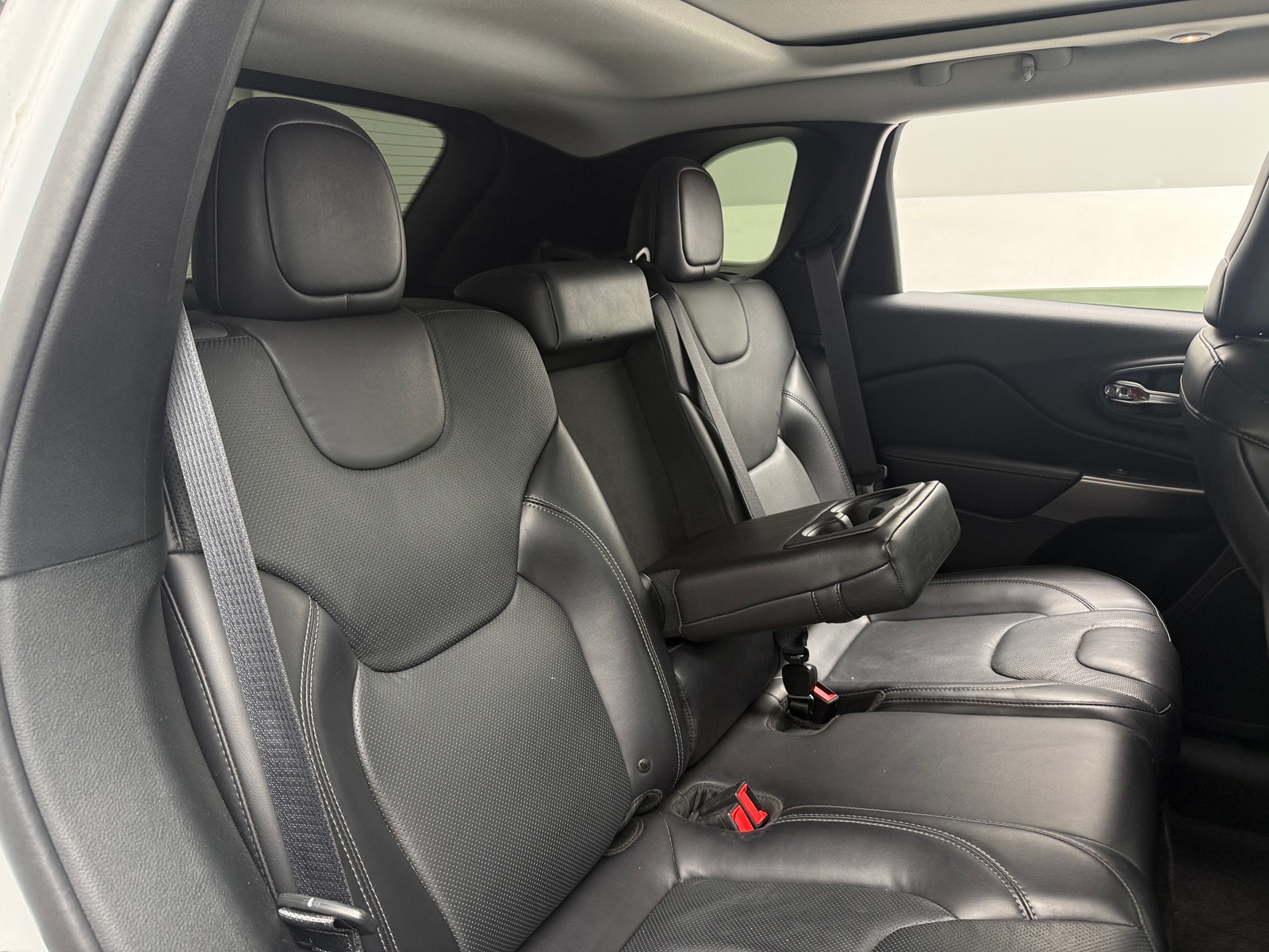 Thumbnail: 2019 Jeep Cherokee - 5