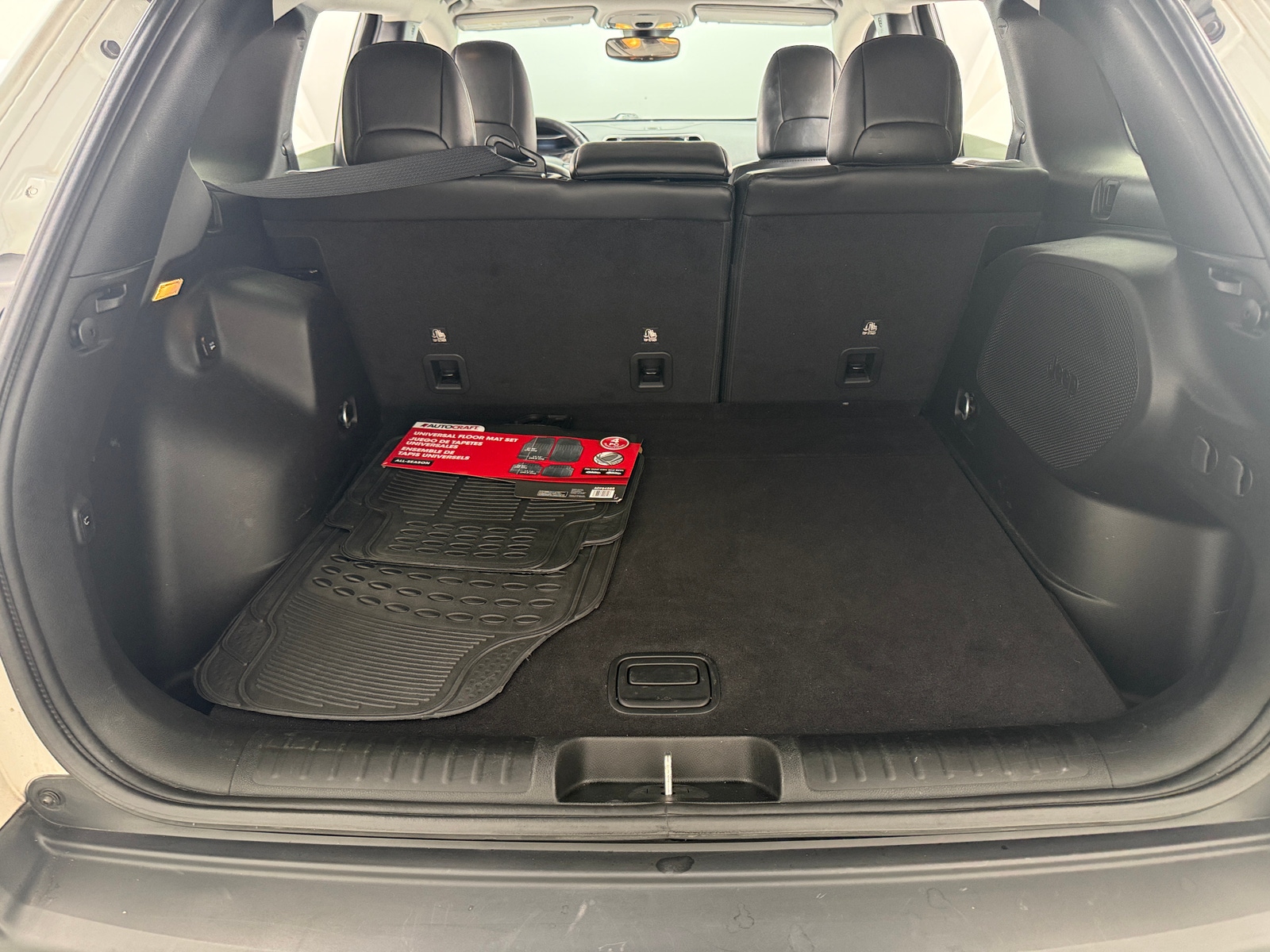 Thumbnail: 2019 Jeep Cherokee - 6