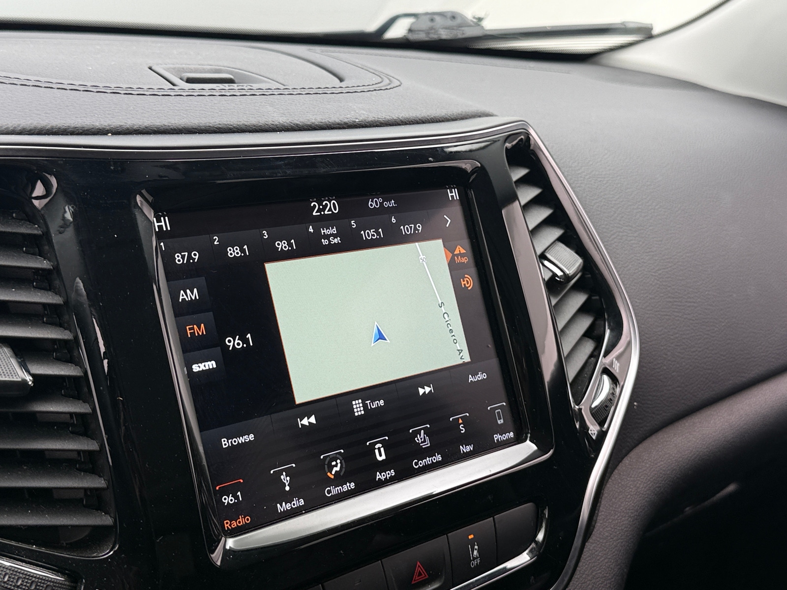 Thumbnail: 2019 Jeep Cherokee - 3