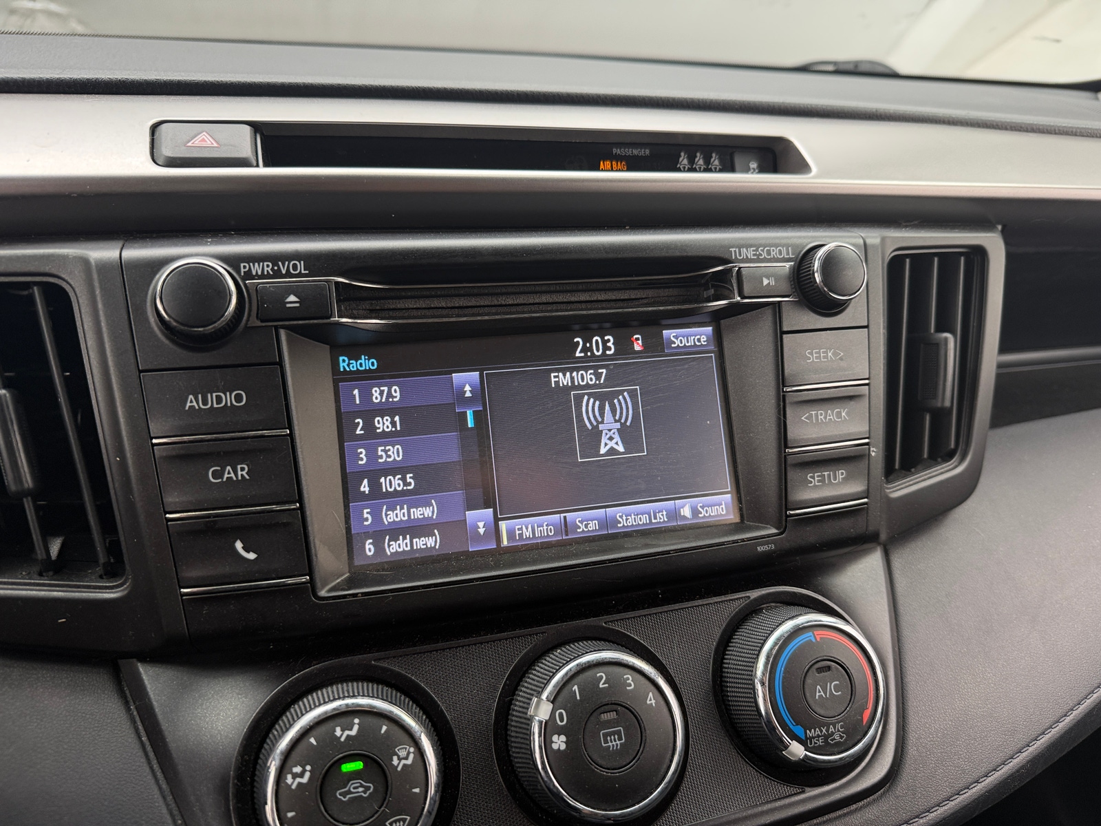 Thumbnail: 2018 Toyota RAV4 - 4