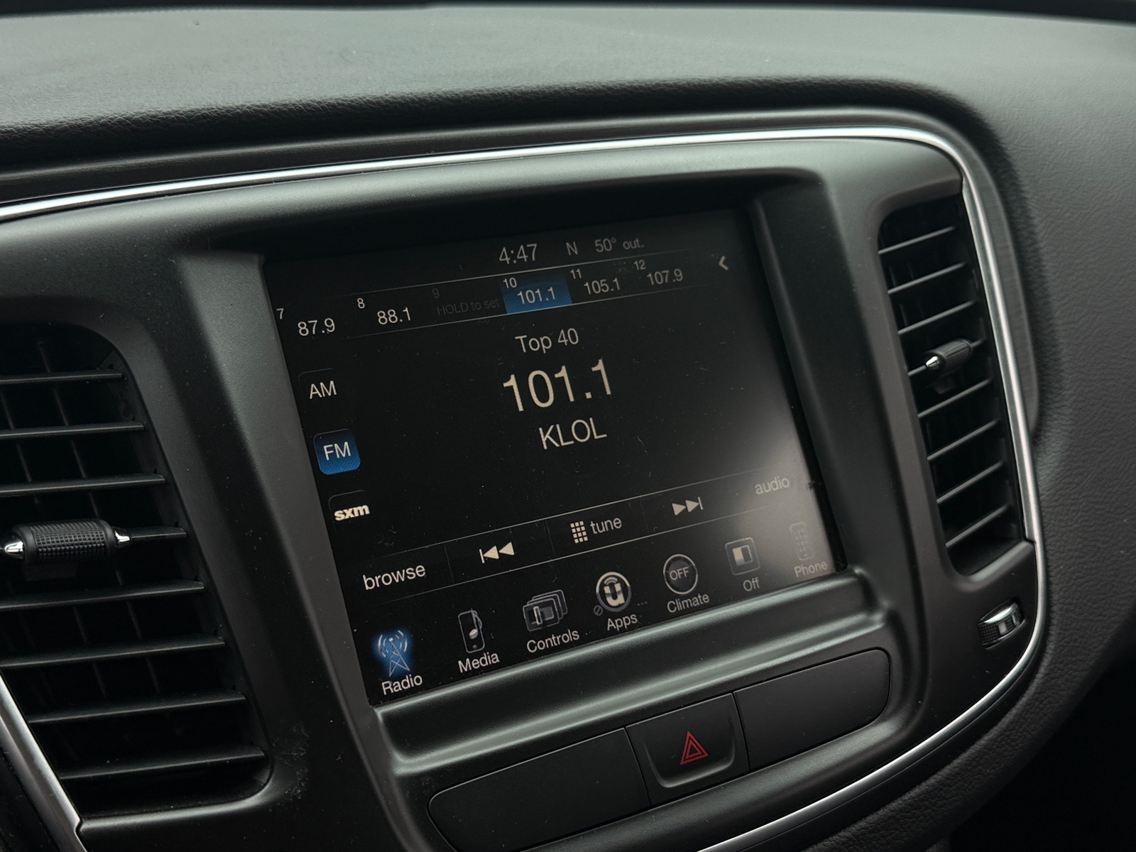 Thumbnail: 2016 Chrysler 200 - 4