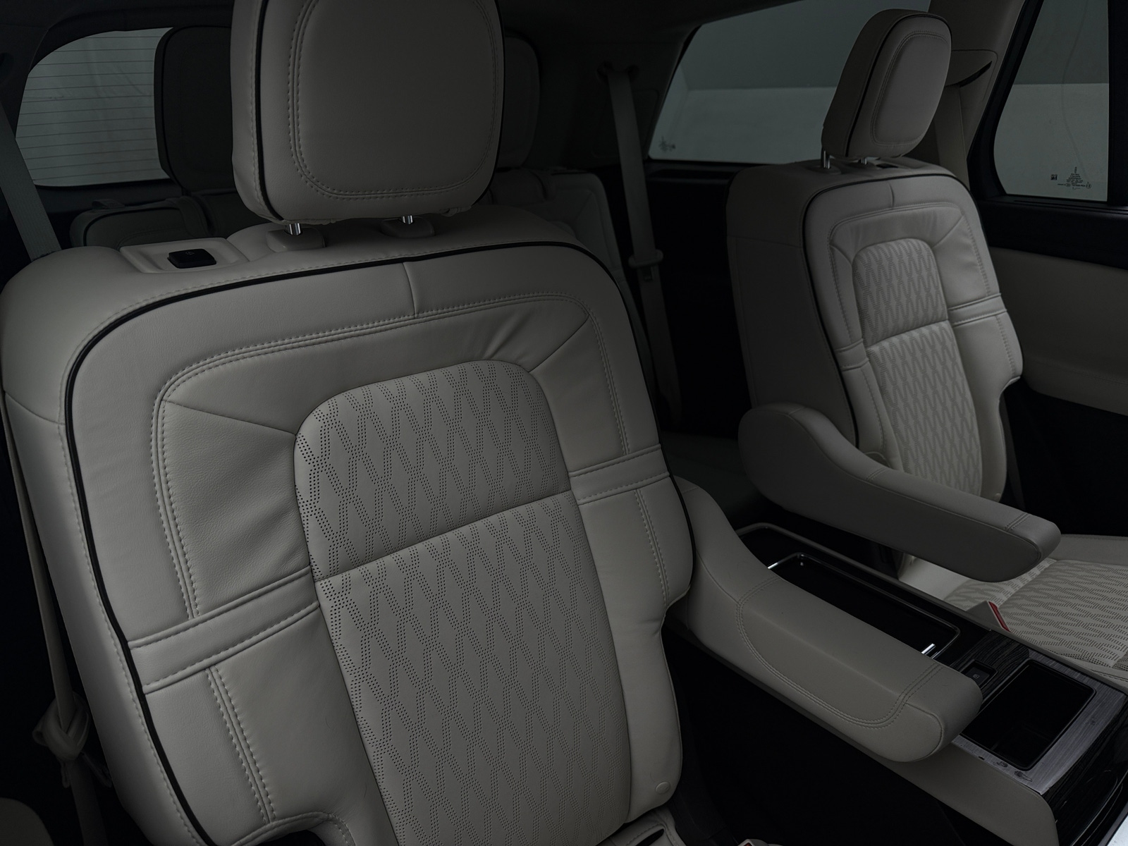 Thumbnail: 2021 Lincoln Aviator - 5