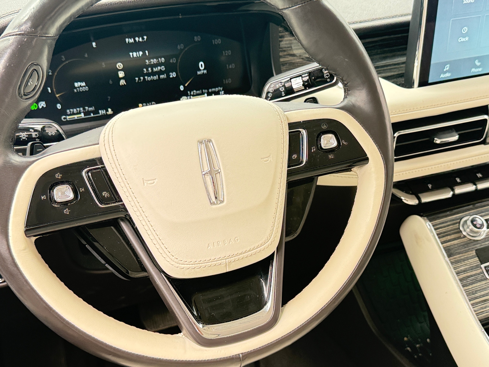 Thumbnail: 2021 Lincoln Aviator - 4