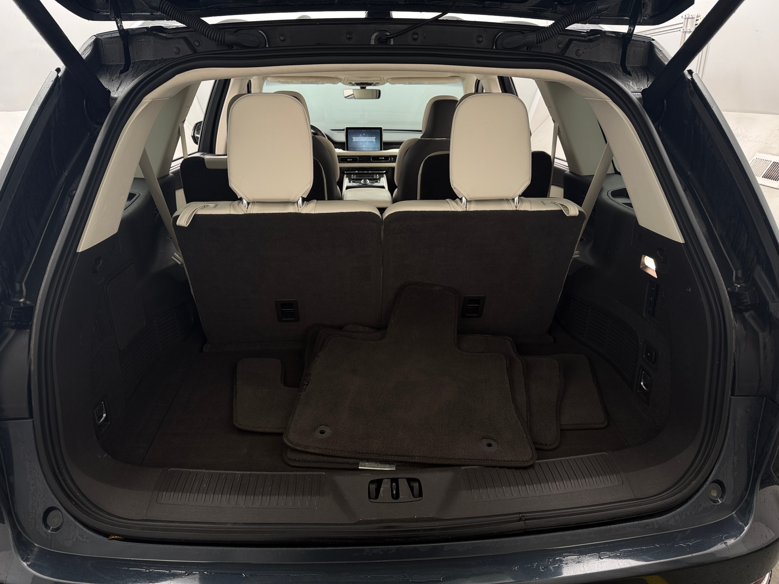 Thumbnail: 2021 Lincoln Aviator - 6