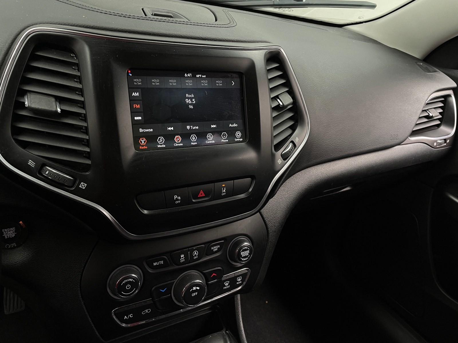 Thumbnail: 2021 Jeep Cherokee - 4