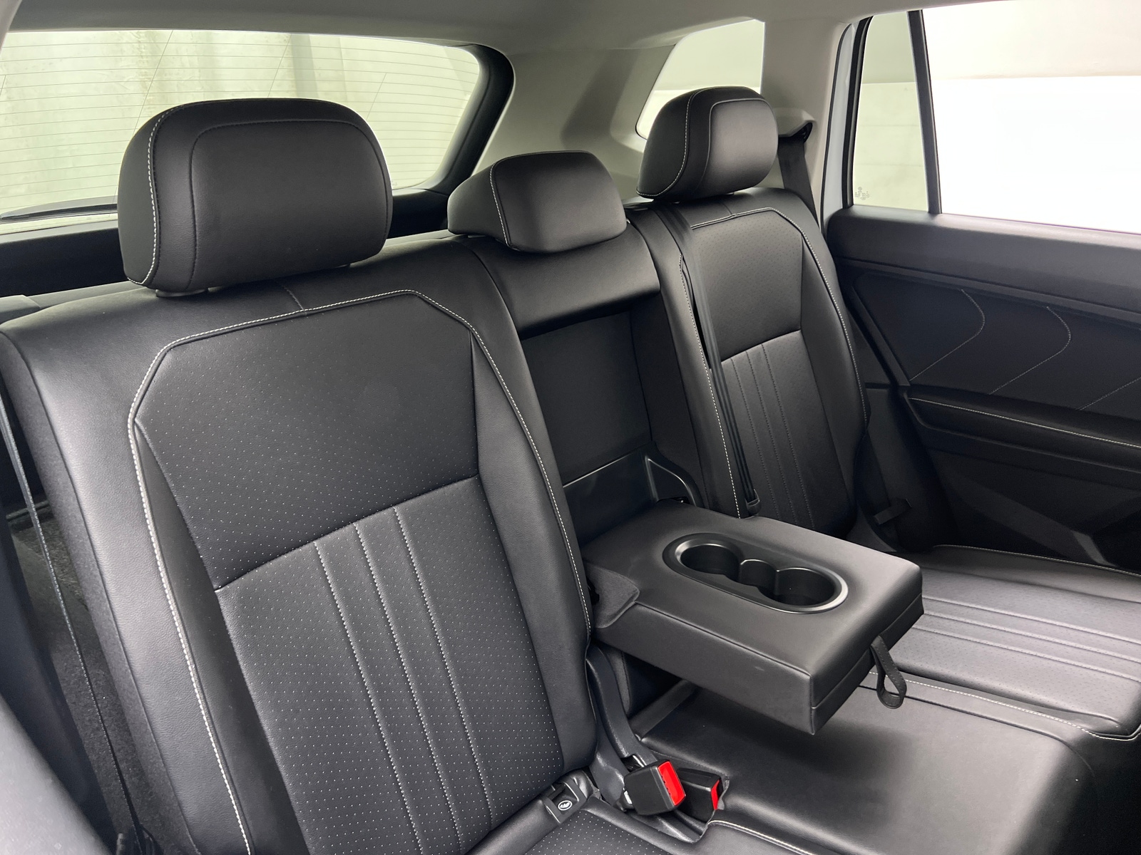 Thumbnail: 2022 Volkswagen Tiguan - 5