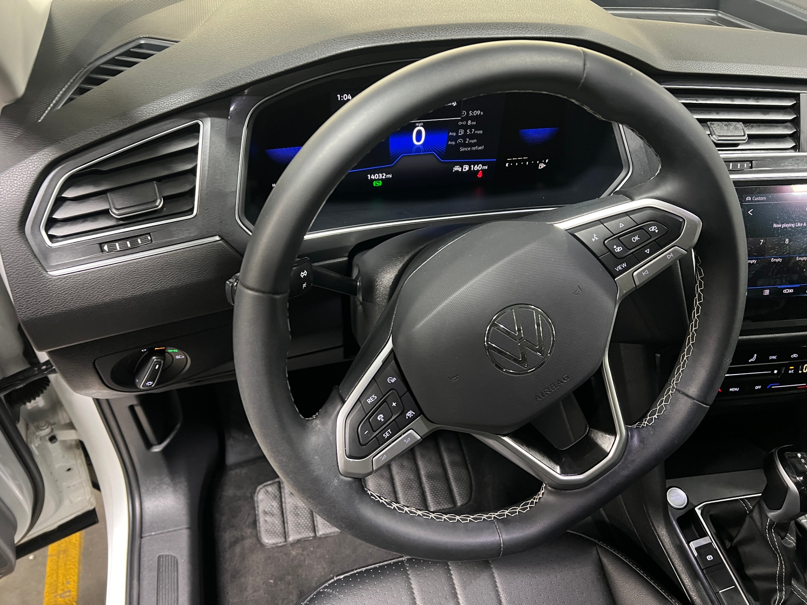 Thumbnail: 2022 Volkswagen Tiguan - 4