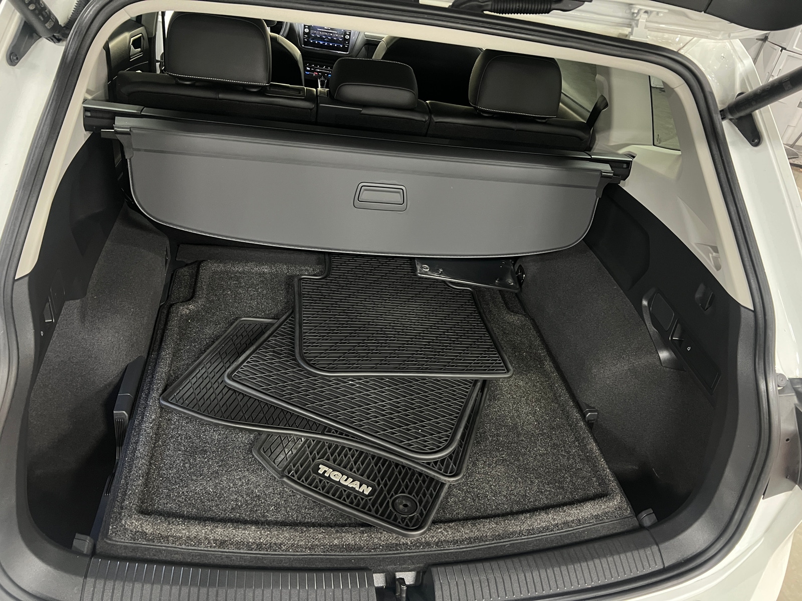 Thumbnail: 2022 Volkswagen Tiguan - 6