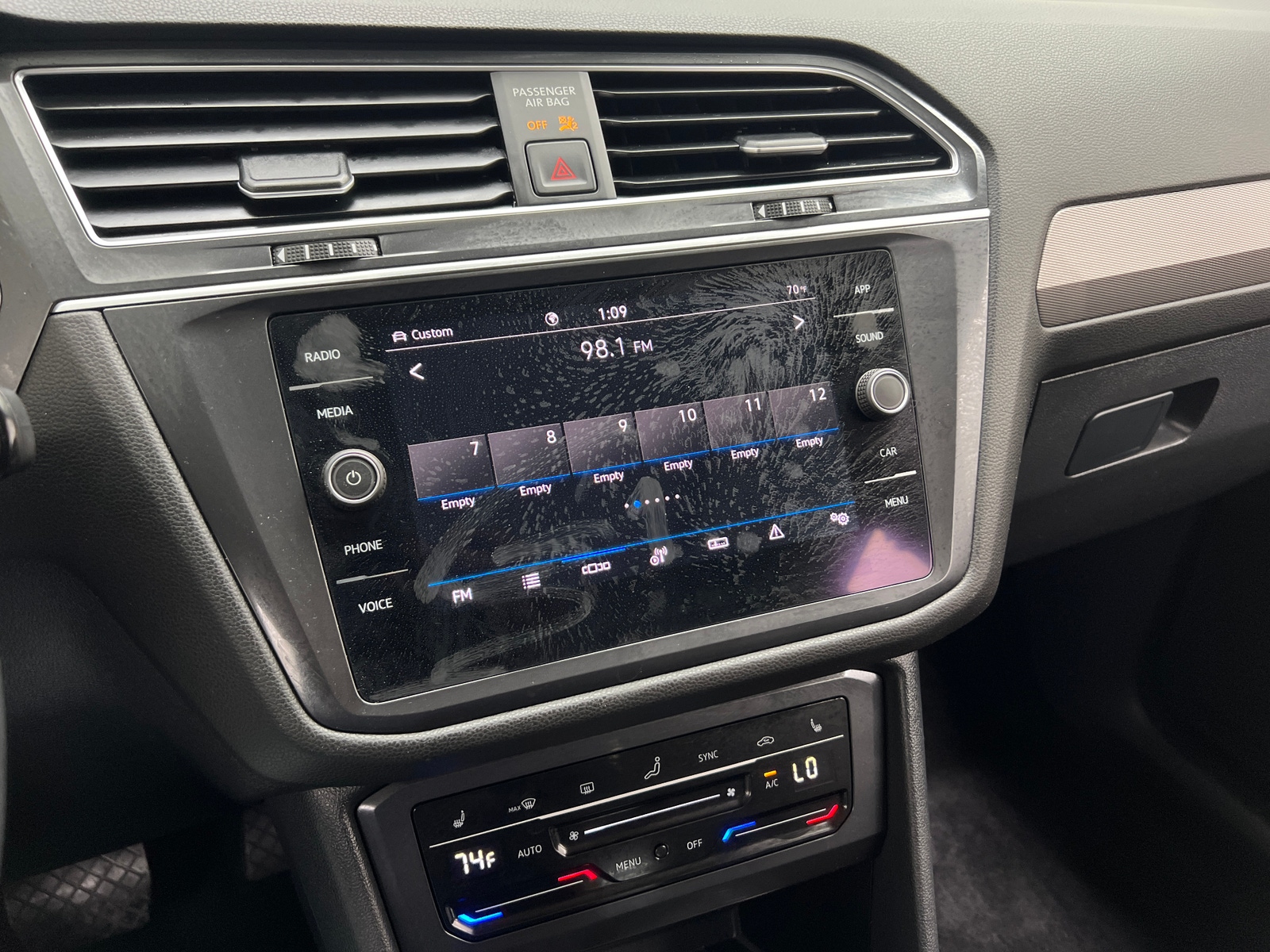 Thumbnail: 2022 Volkswagen Tiguan - 3