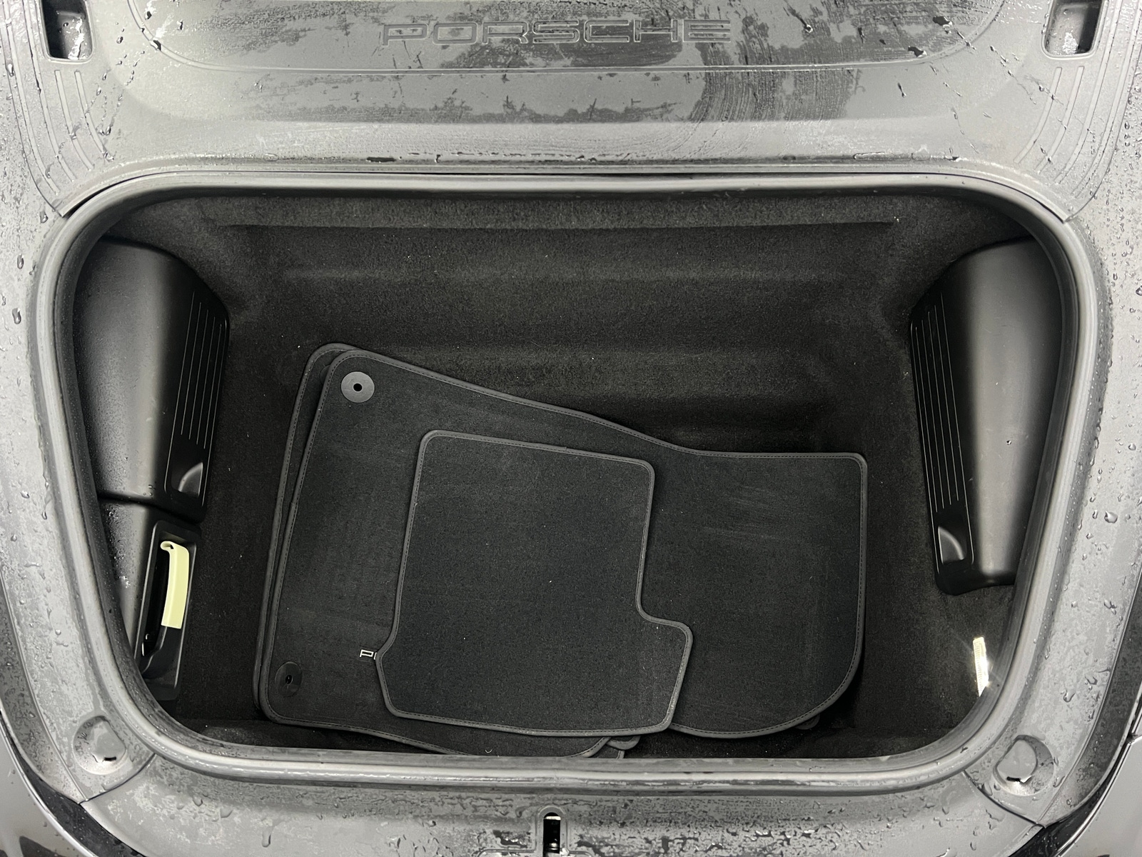 Thumbnail: 2017 Porsche 911 - 4