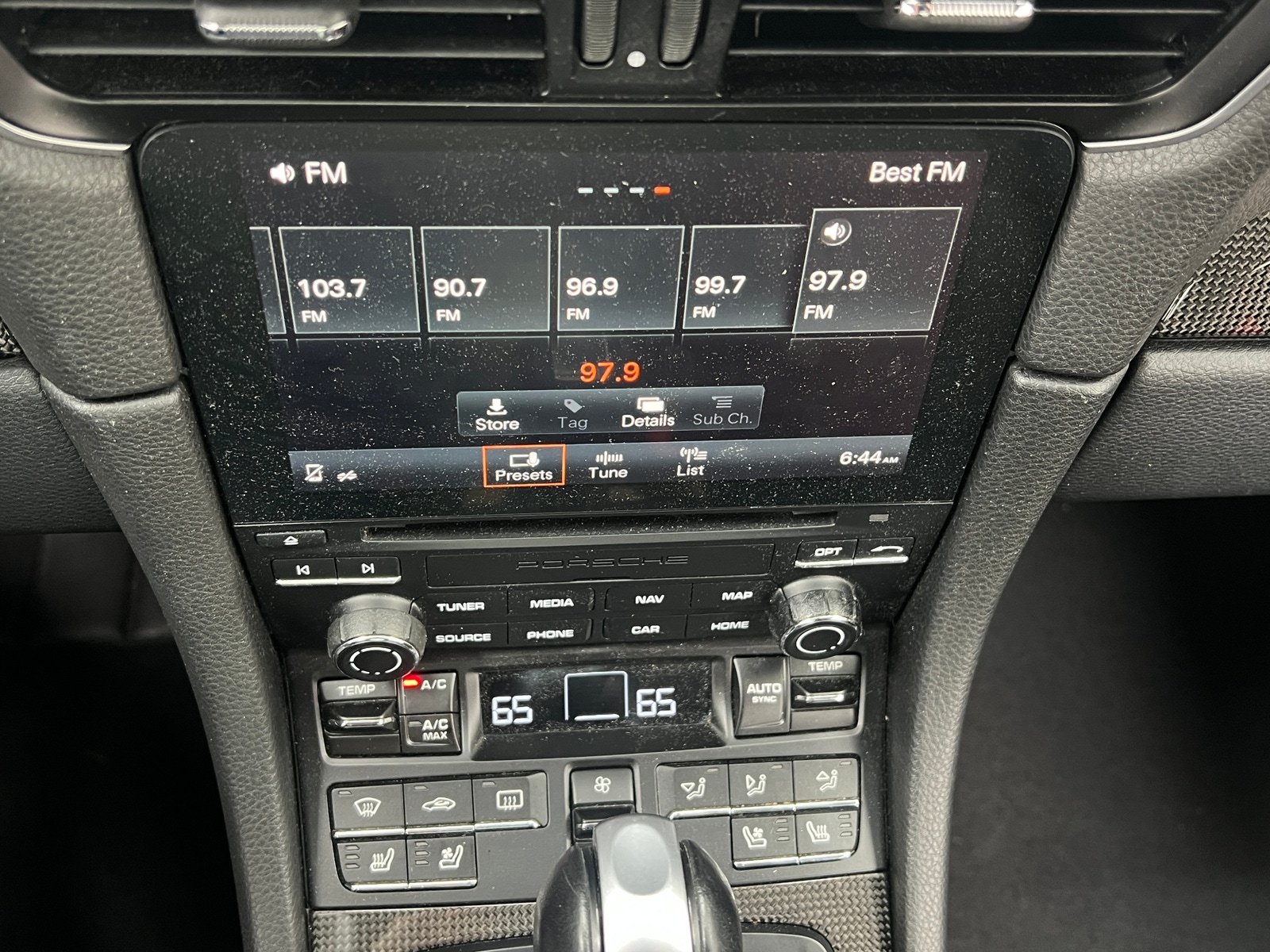 Thumbnail: 2017 Porsche 911 - 2