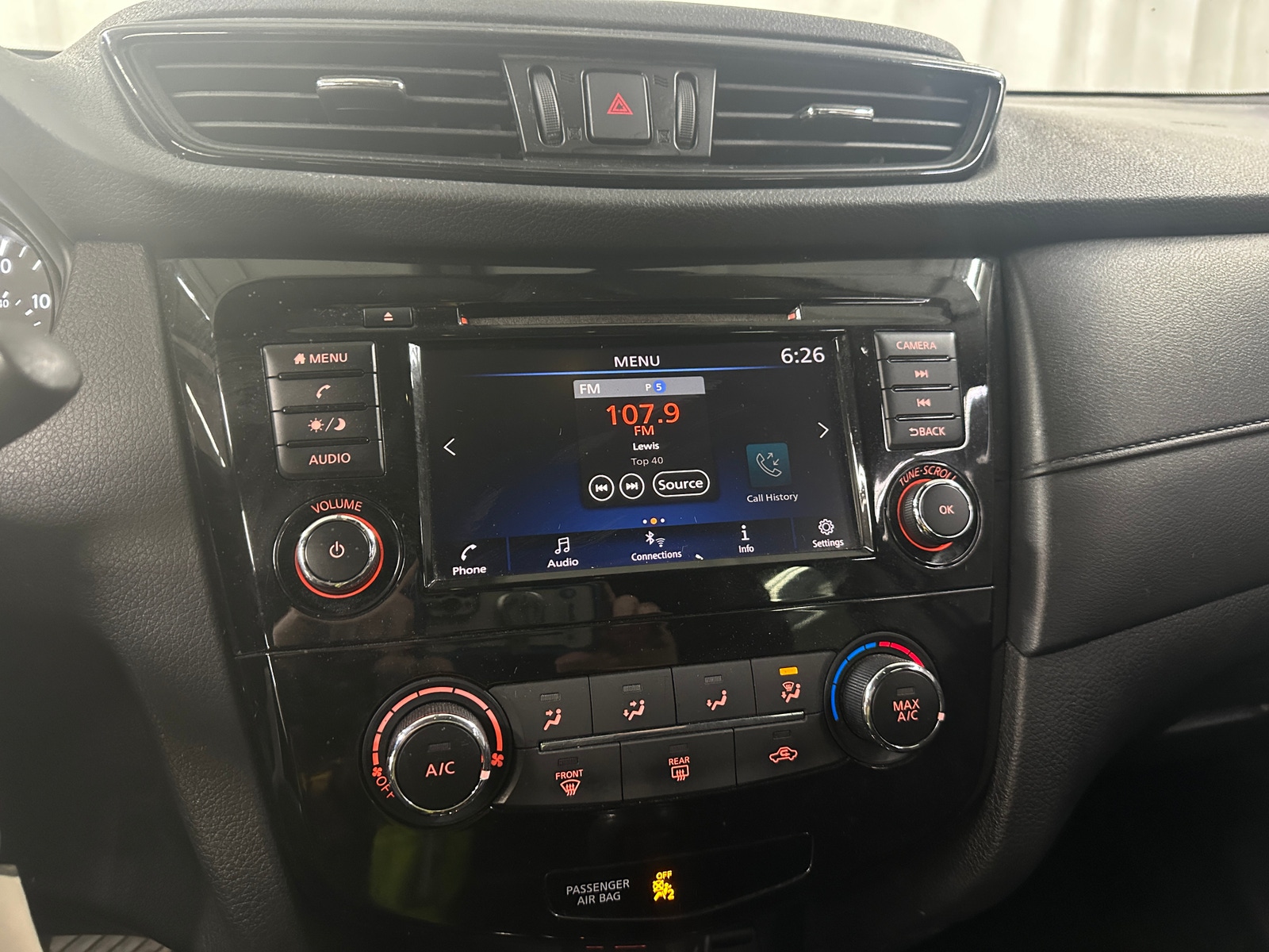 Thumbnail: 2019 Nissan Rogue - 4