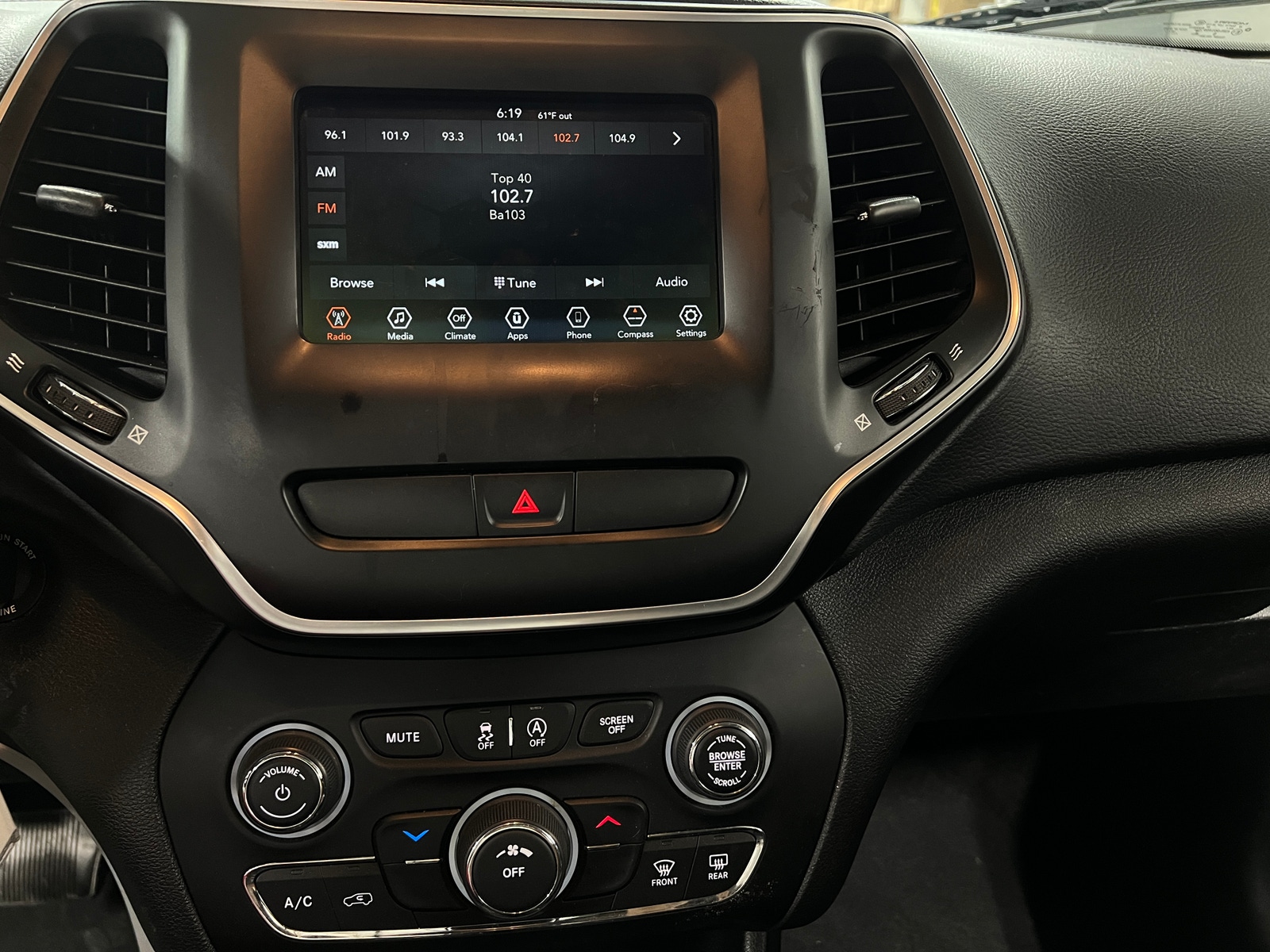 Thumbnail: 2020 Jeep Cherokee - 4