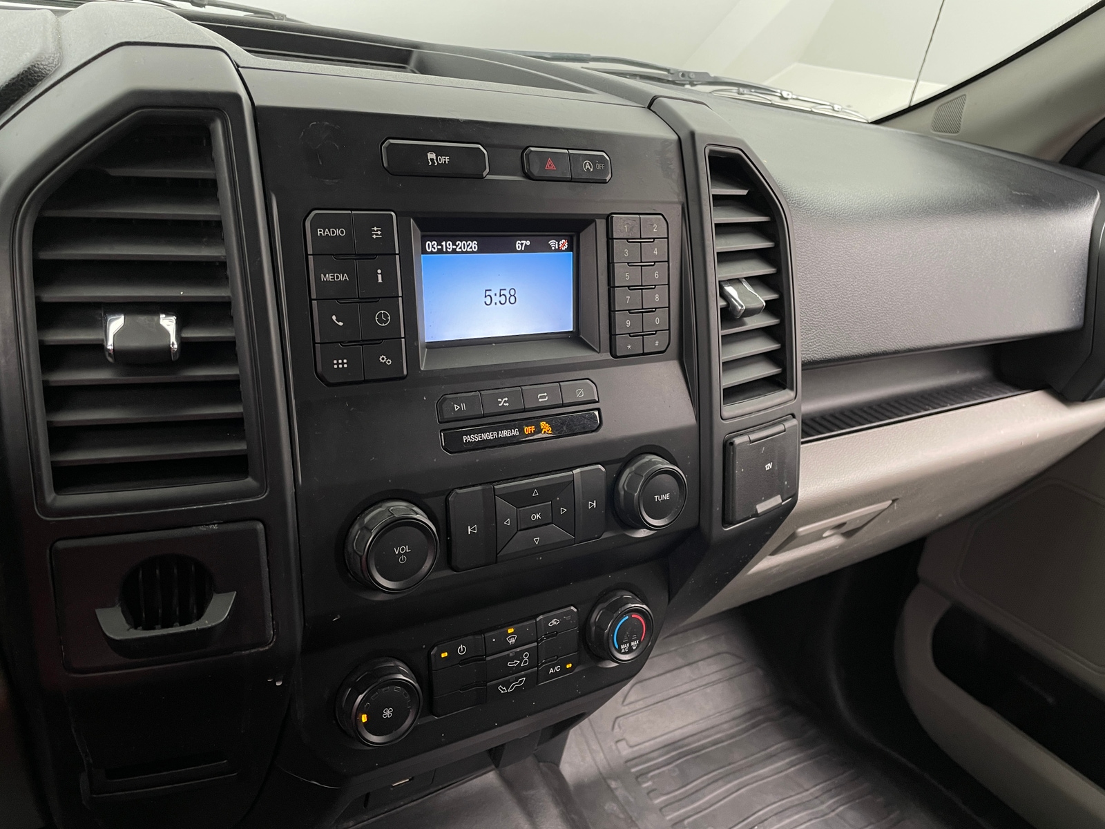 Thumbnail: 2020 Ford Econoline - 4