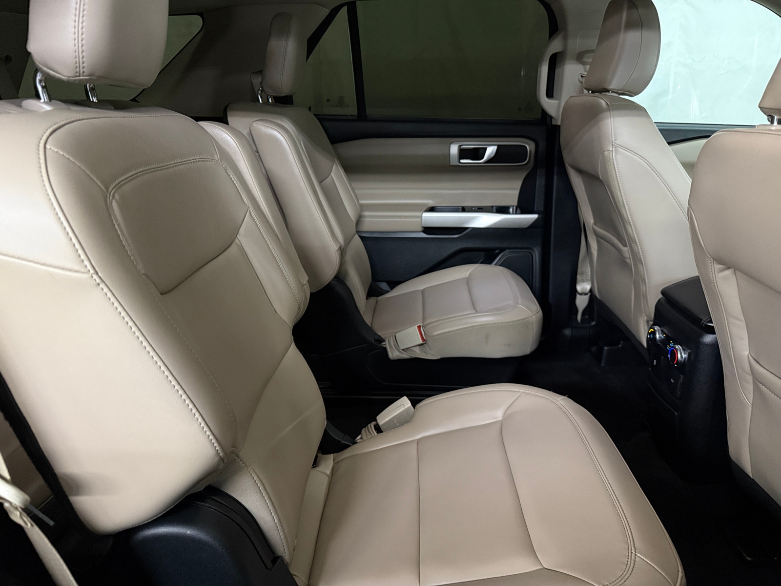 Thumbnail: 2022 Ford Explorer - 6